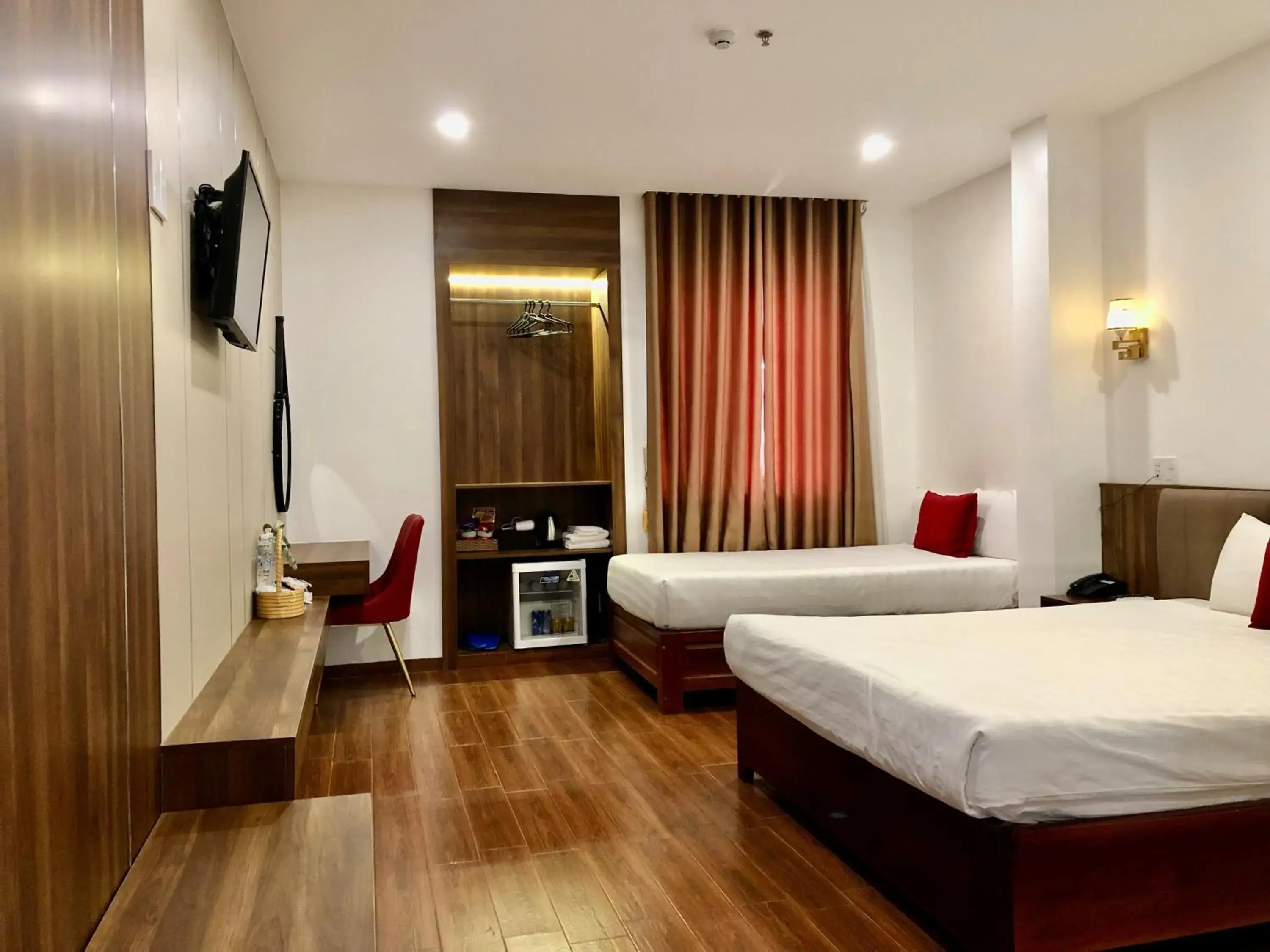 Deluxe Queen Room with Two Queen Beds in Le Centre Pleiku Hotel Deluxe Queen Room with Two Queen Beds in Le Centre Pleiku Hotel
