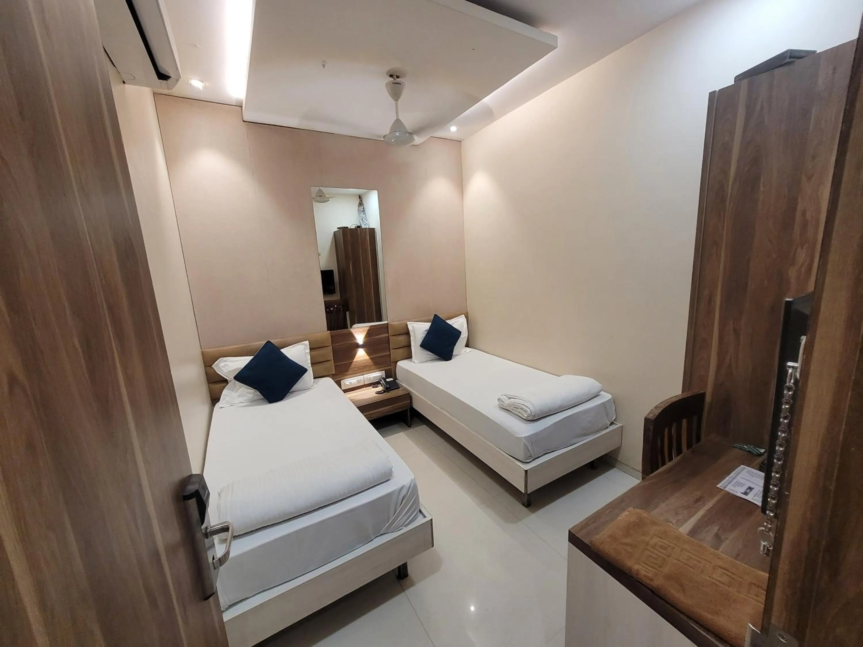 Bed in Hotel Heritage - Near Trade Center, Visa Consulate BKC