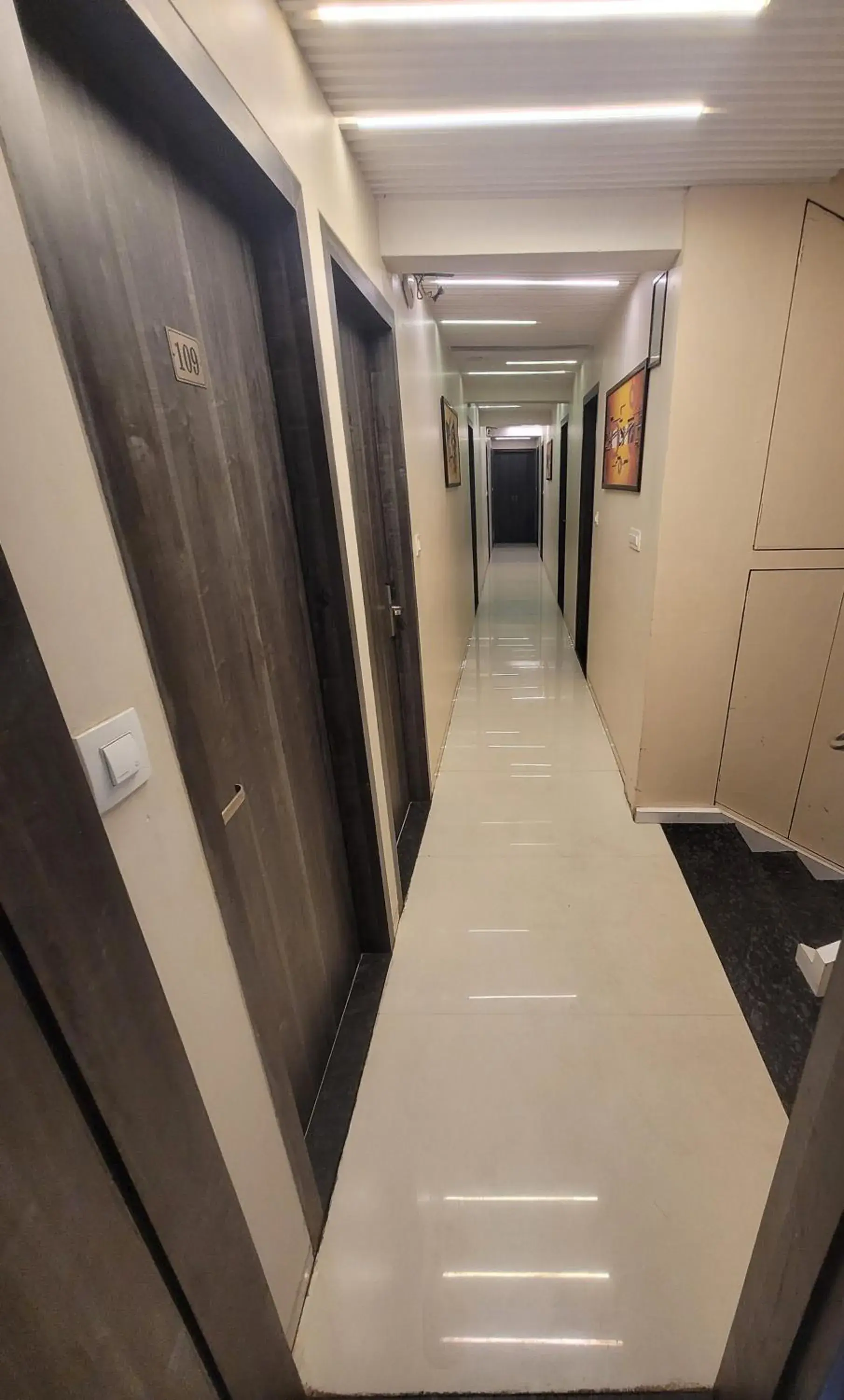 Lobby or reception in Hotel Heritage - Near Trade Center, Visa Consulate BKC Lobby or reception in Hotel Heritage - Near Trade Center, Visa Consulate BKC