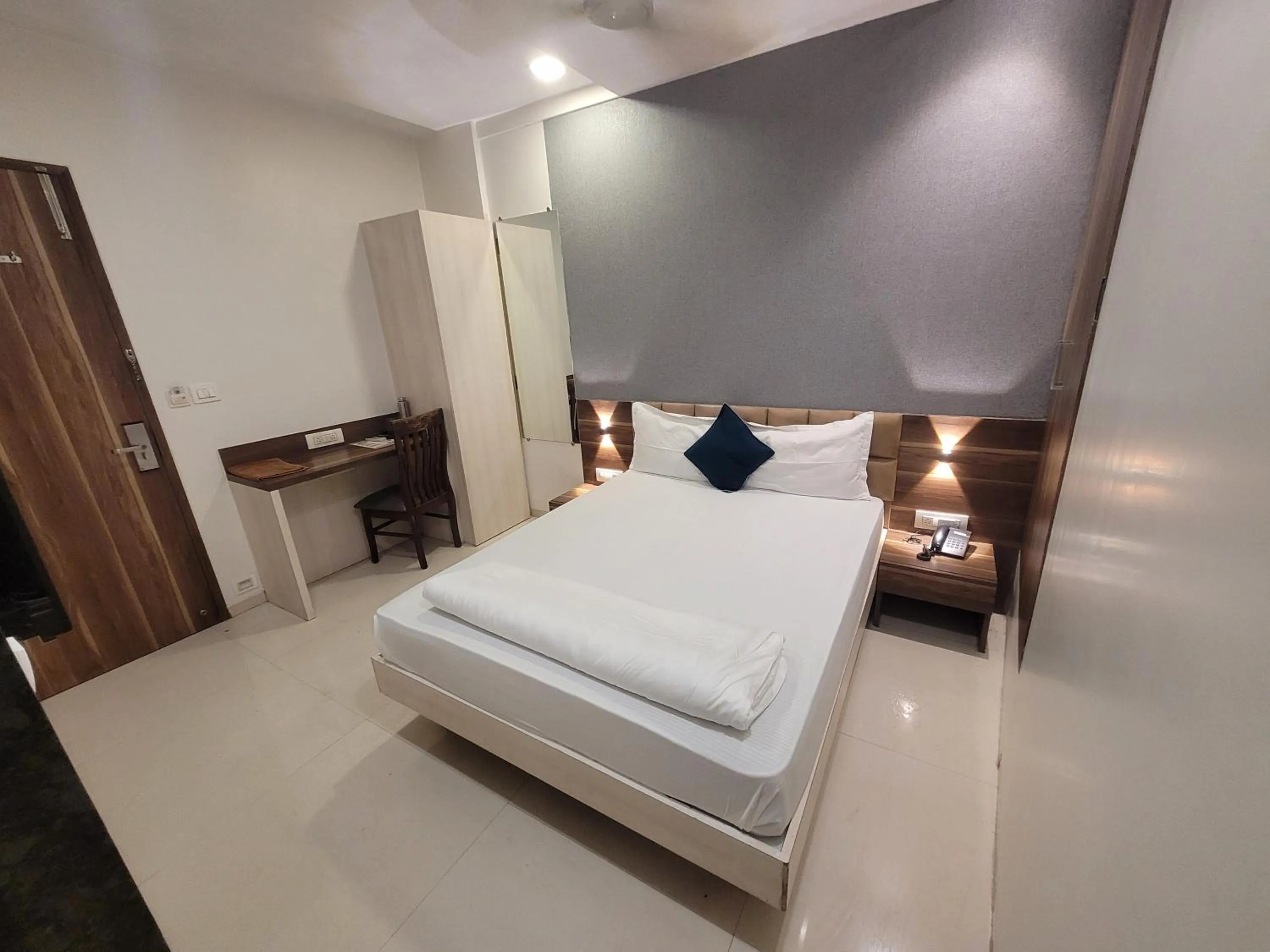 Bed in Hotel Heritage - Near Trade Center, Visa Consulate BKC