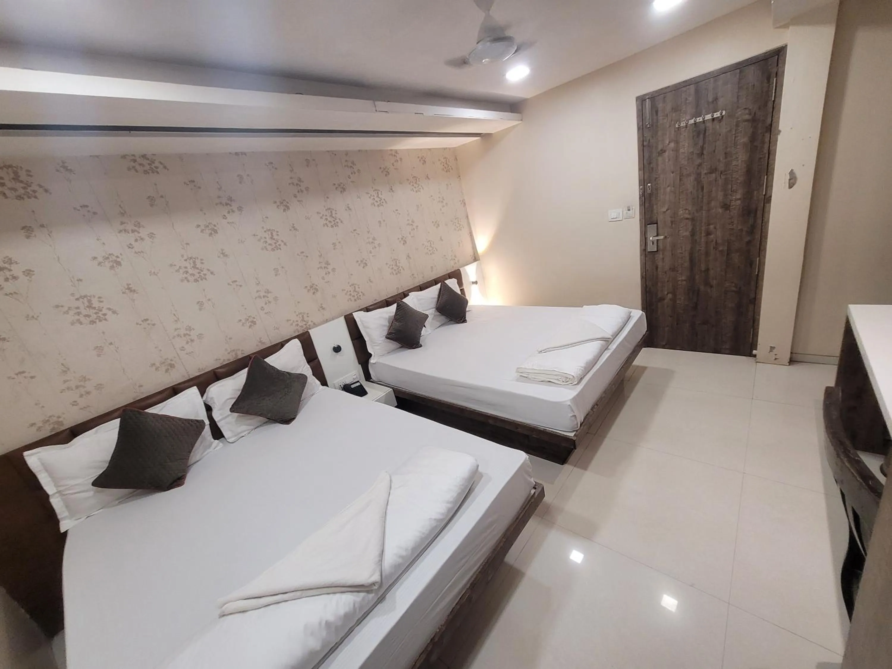 Bed in Hotel Heritage - Near Trade Center, Visa Consulate BKC