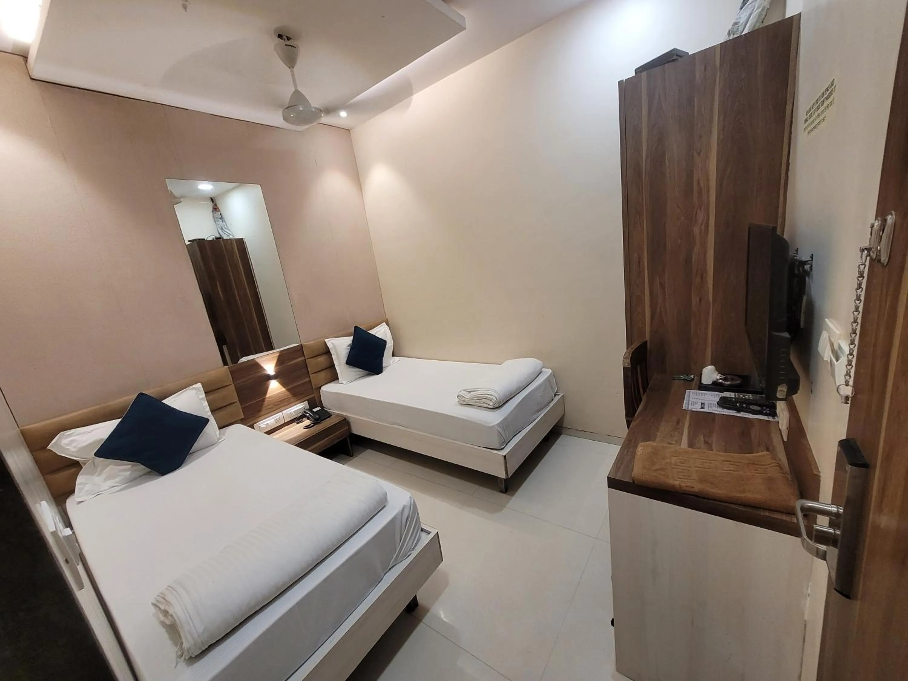 Bed in Hotel Heritage - Near Trade Center, Visa Consulate BKC