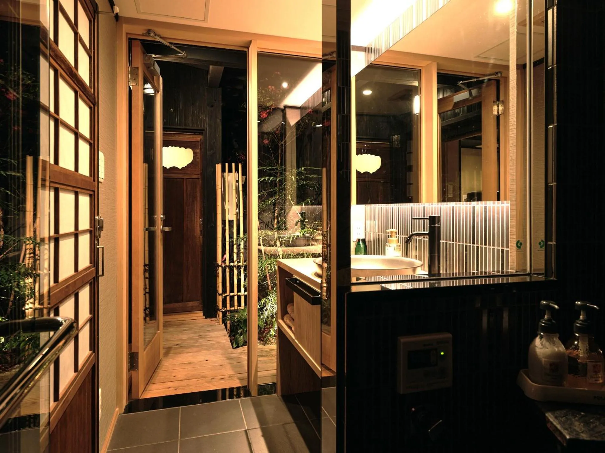 Bathroom in Tsumugi GionShirakawa