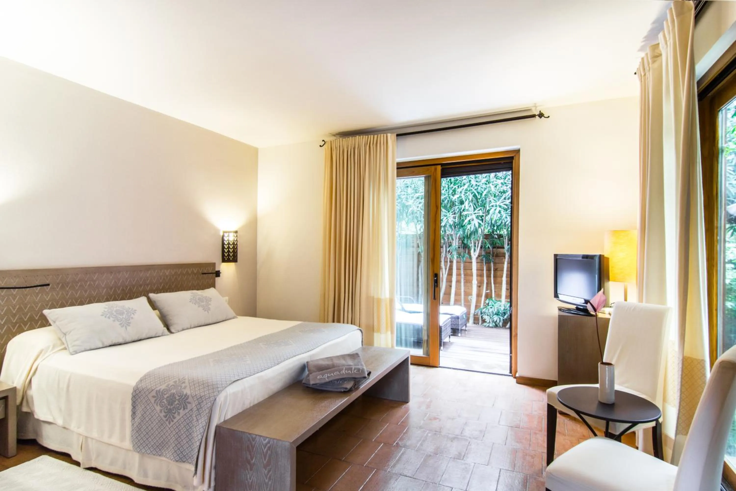 Photo of the whole room, Bed in Hotel Aquadulci