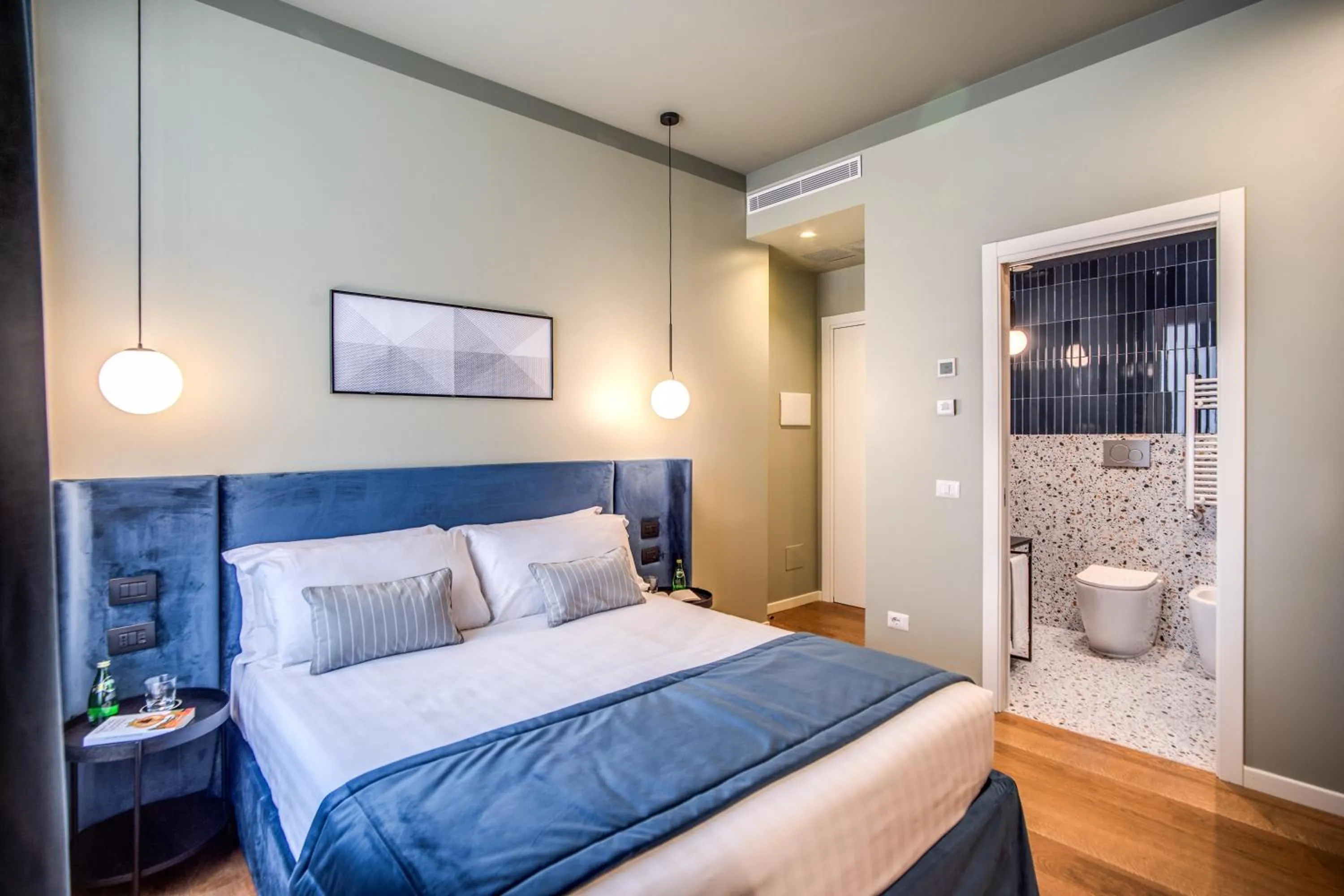 Photo of the whole room, Bed in Sheva Boutique Hotel