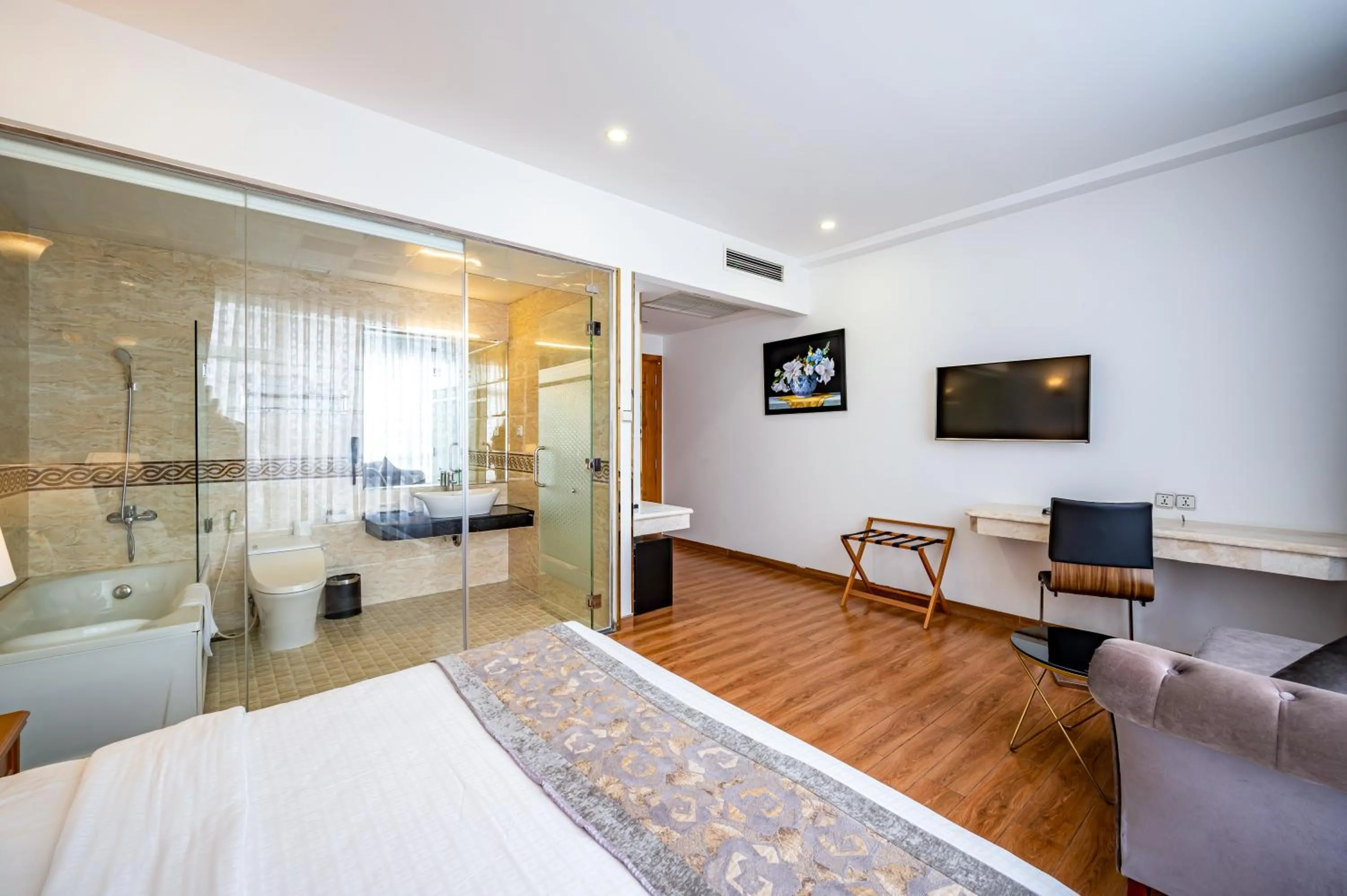 Bedroom, Bed in Acnos Grand Hotel