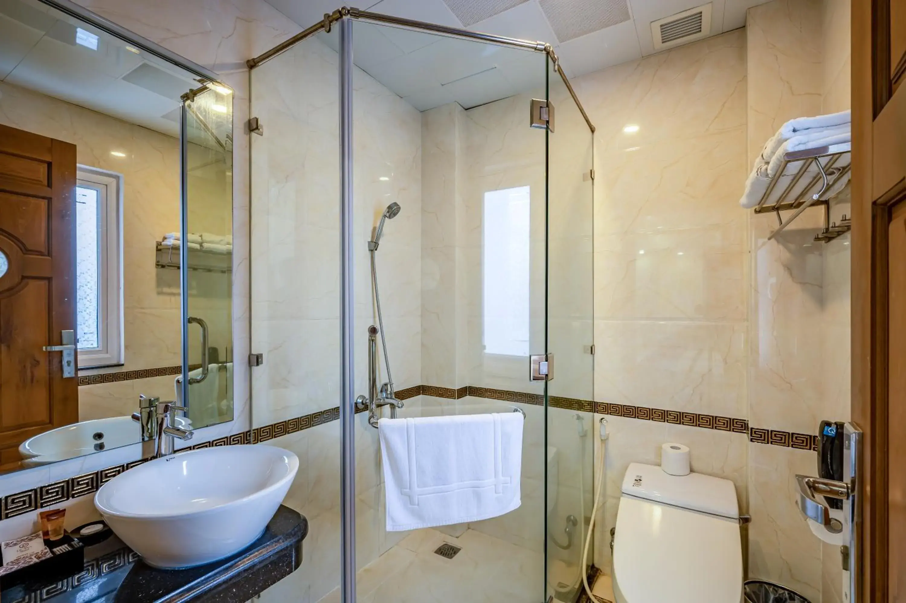 Double Room in Acnos Grand Hotel Double Room in Acnos Grand Hotel