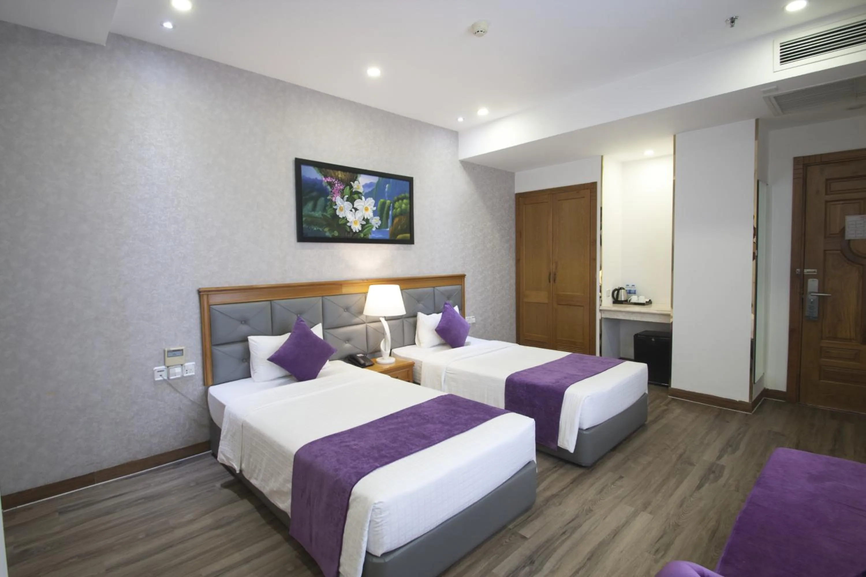 Photo of the whole room, Bed in Acnos Grand Hotel