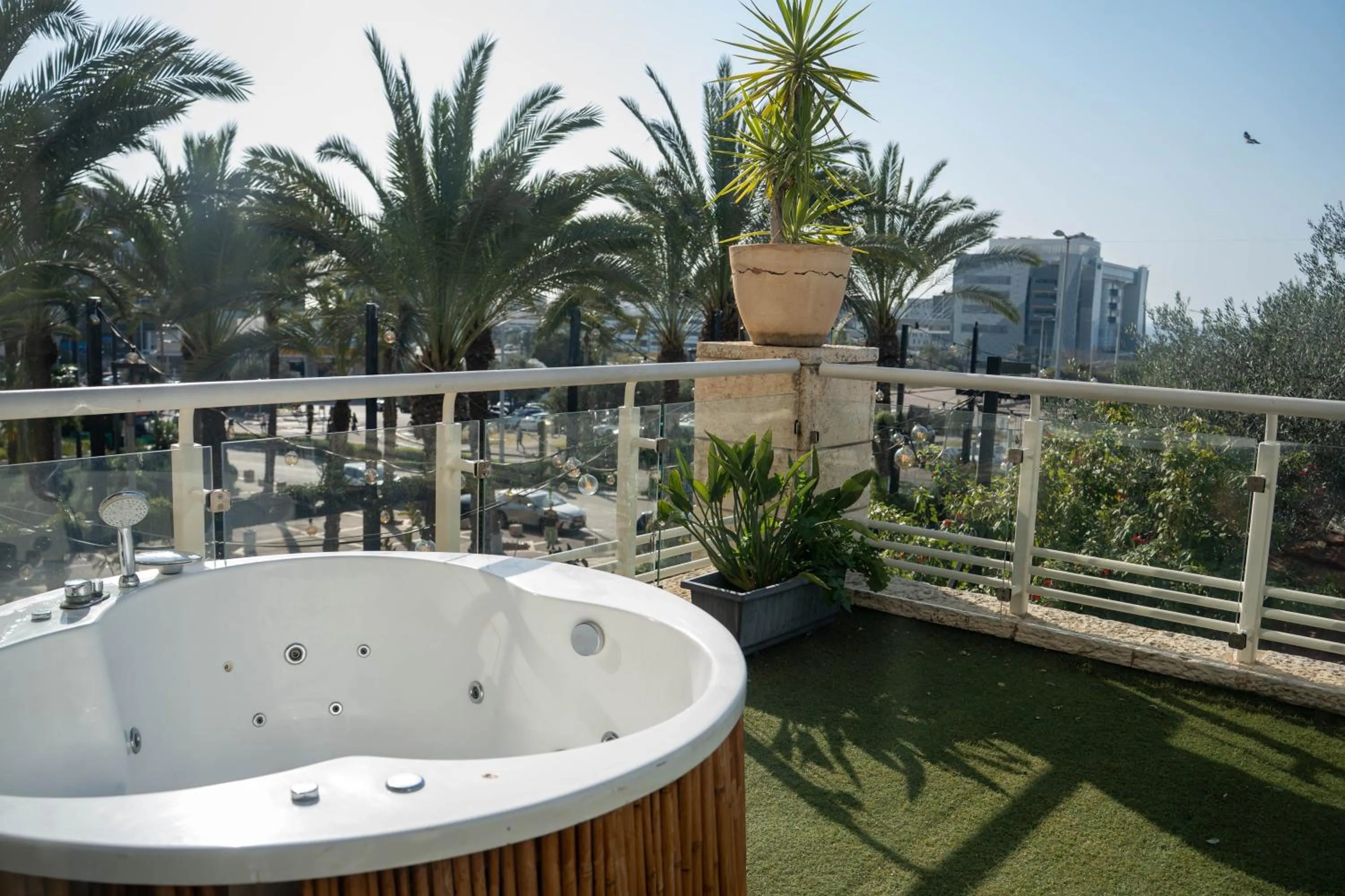 Hot Tub in Garden Hotel Boutique & Events