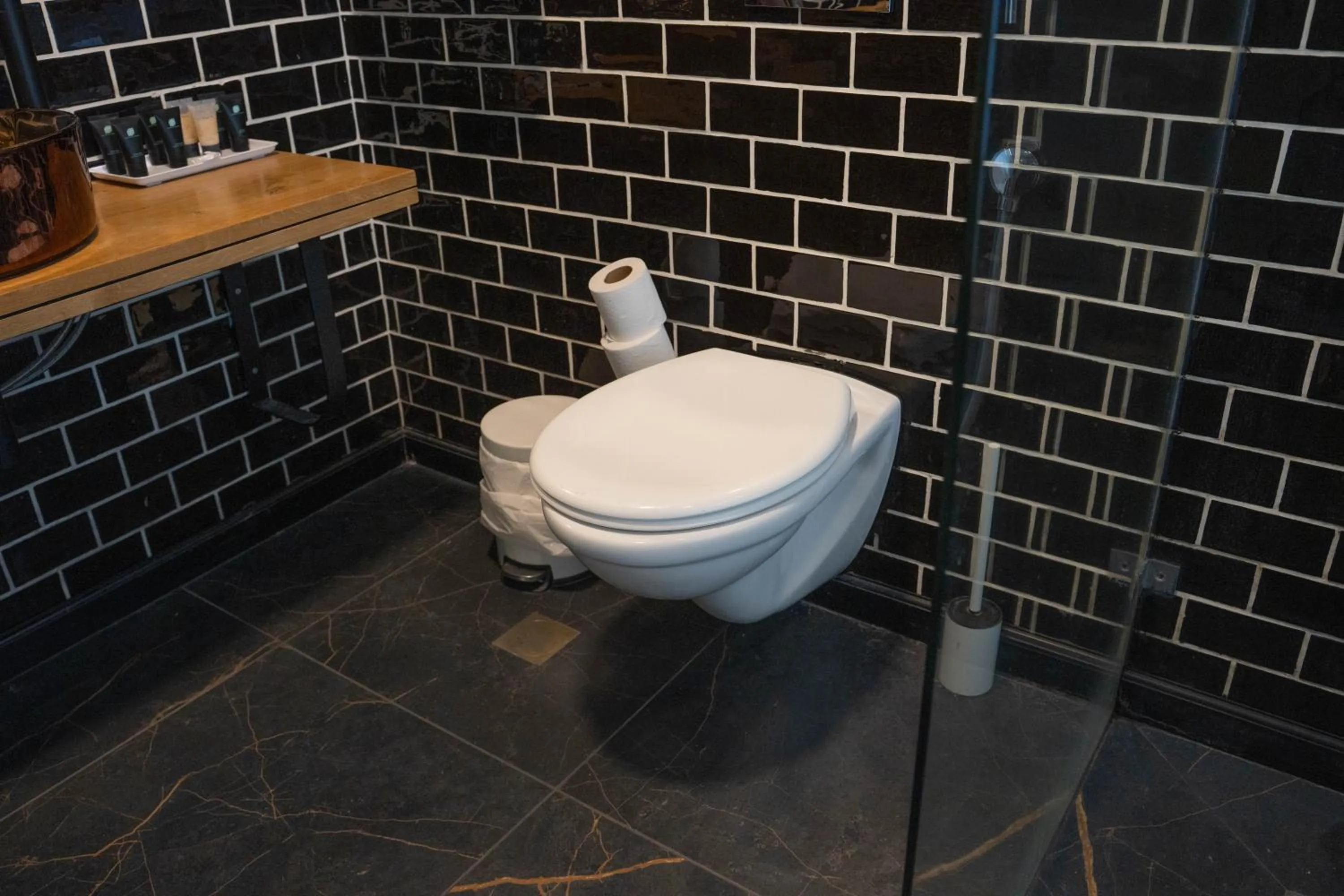 Toilet in Garden Hotel Boutique & Events