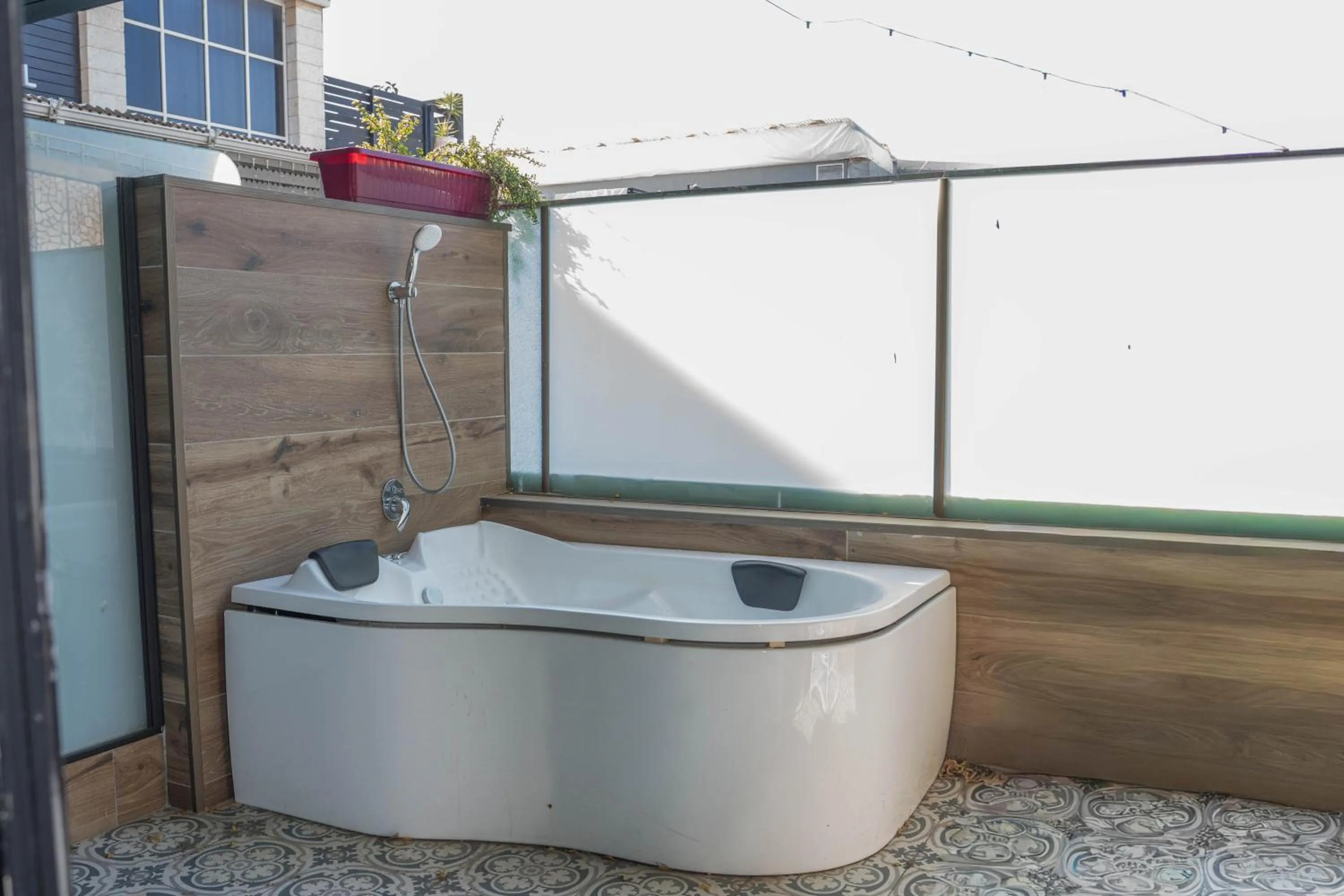 Hot Tub in Garden Hotel Boutique & Events