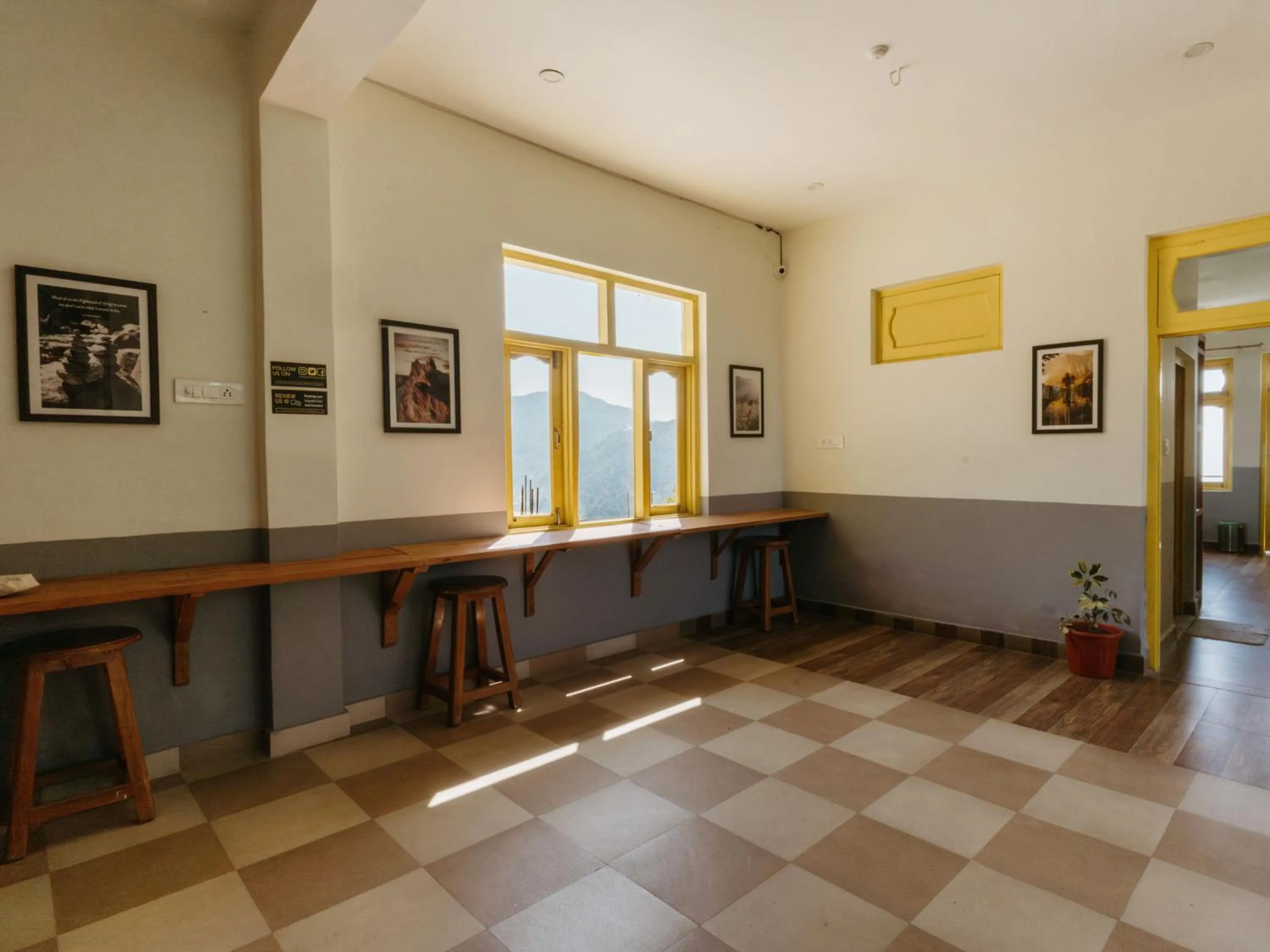 Seating area in The Hosteller Kareri