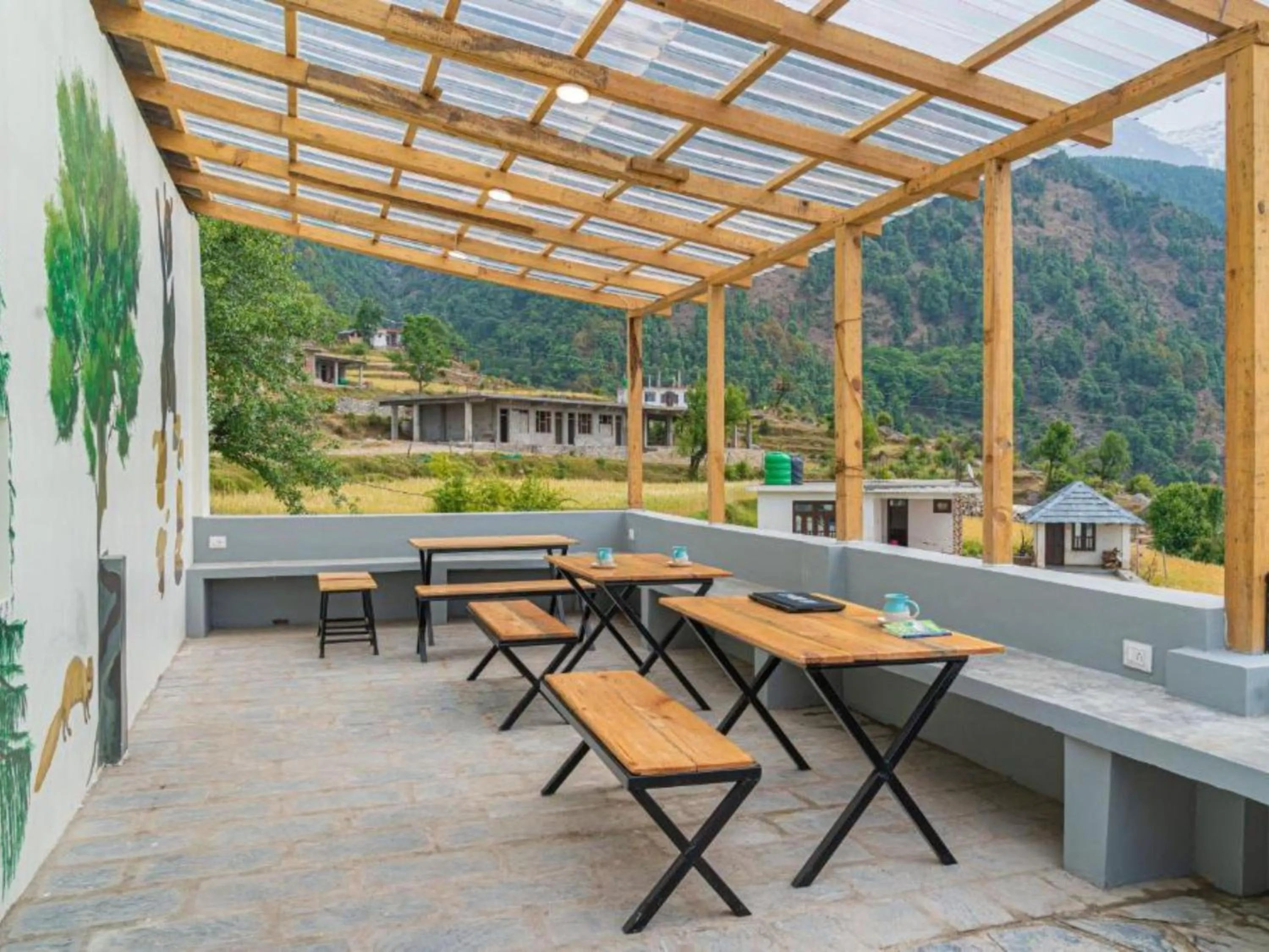 Restaurant/places to eat in The Hosteller Kareri