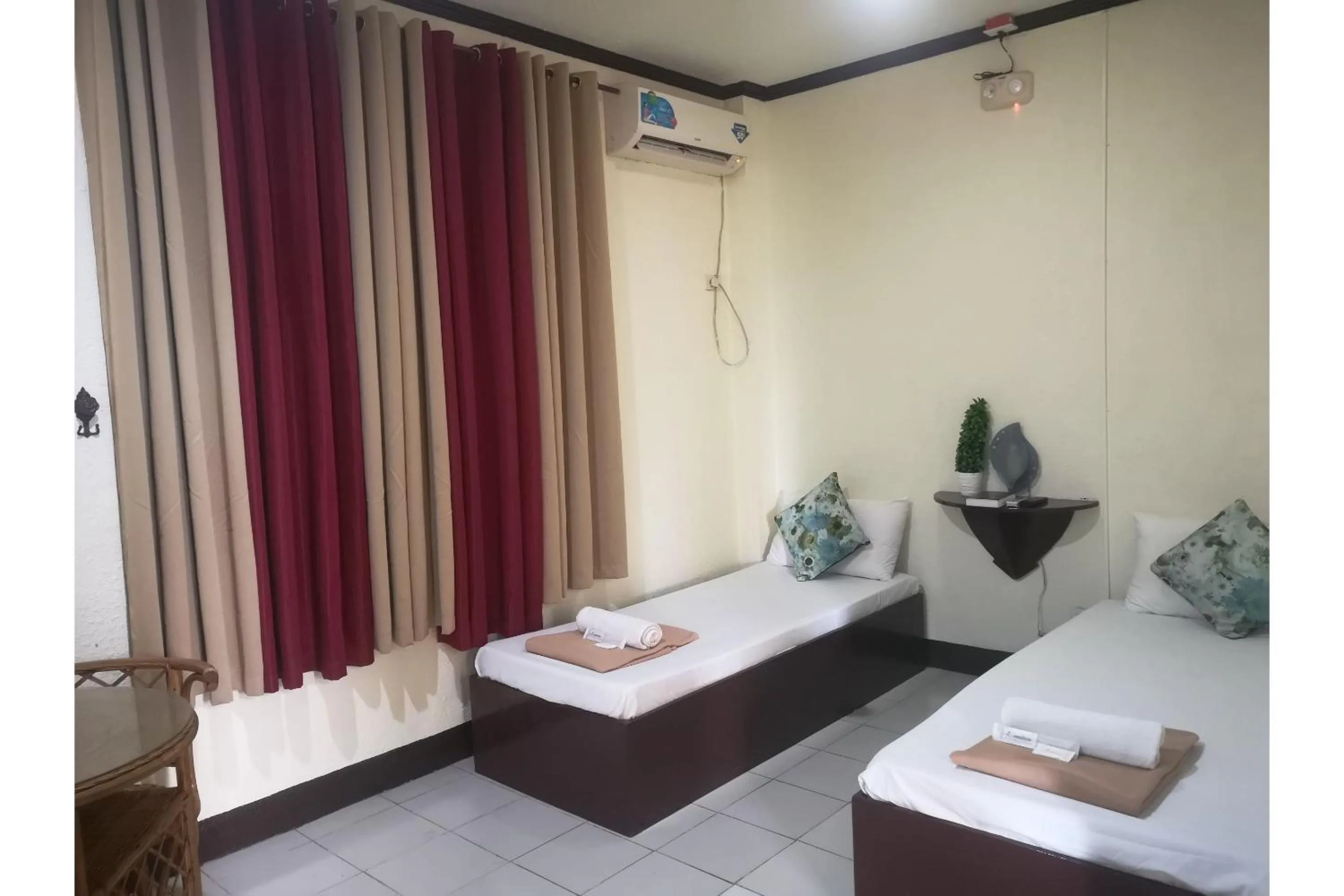 Bedroom in OYO 880 Flores De Musa Inn