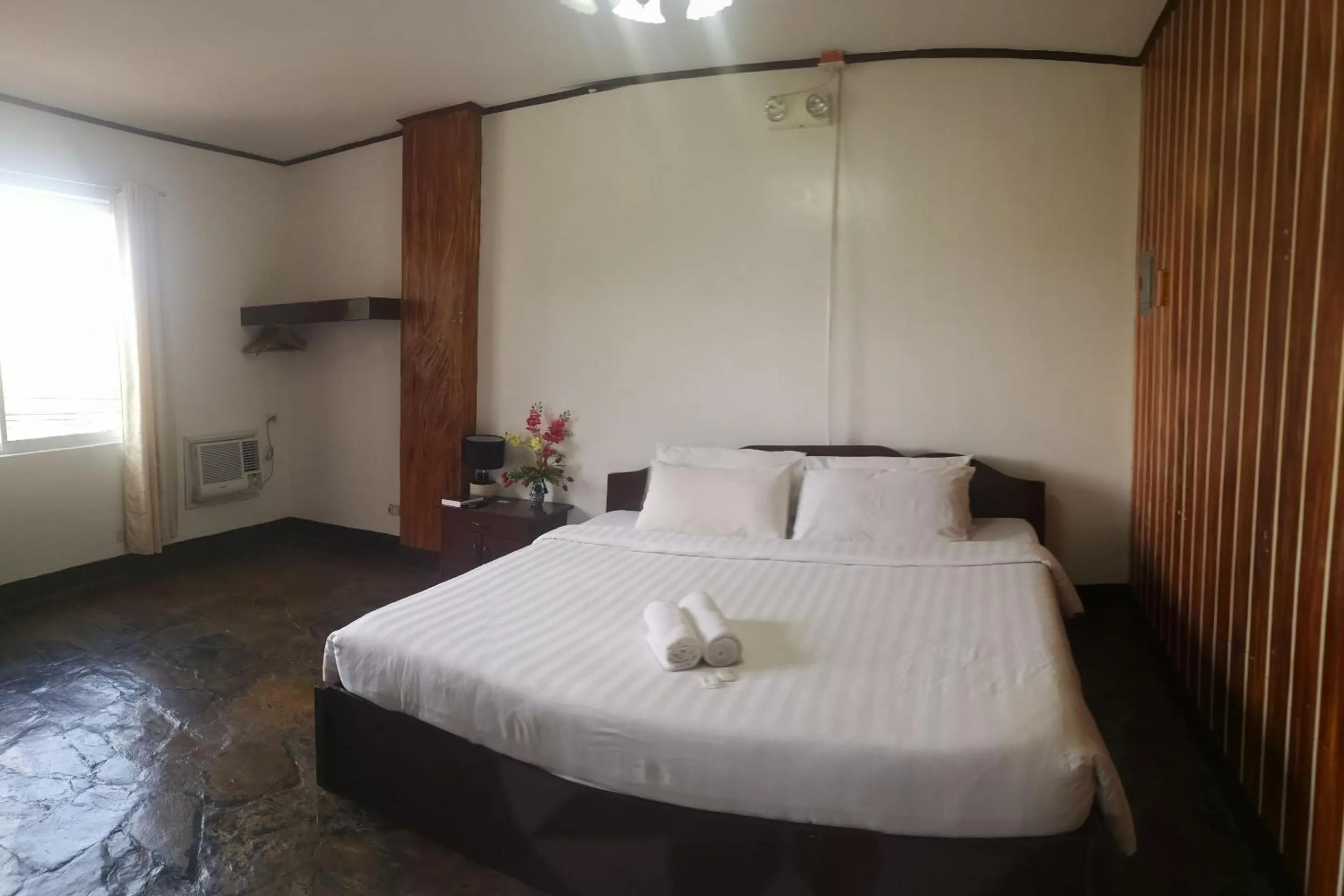 Bedroom in OYO 880 Flores De Musa Inn