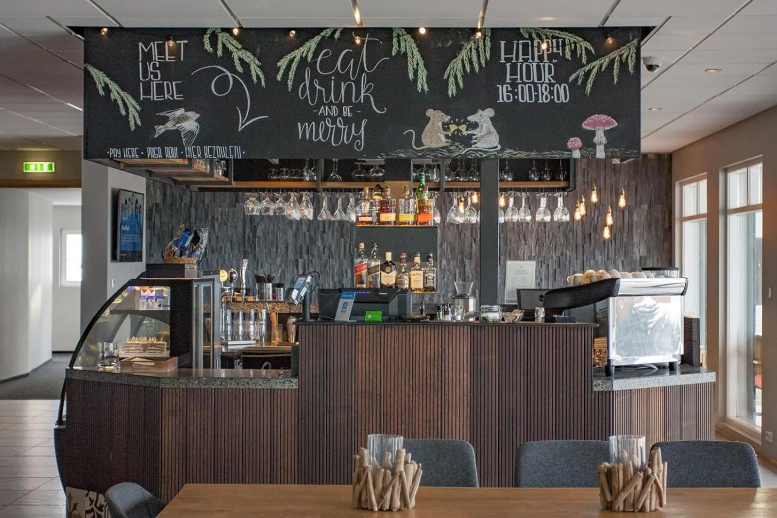 Drinks in Stracta Hotel