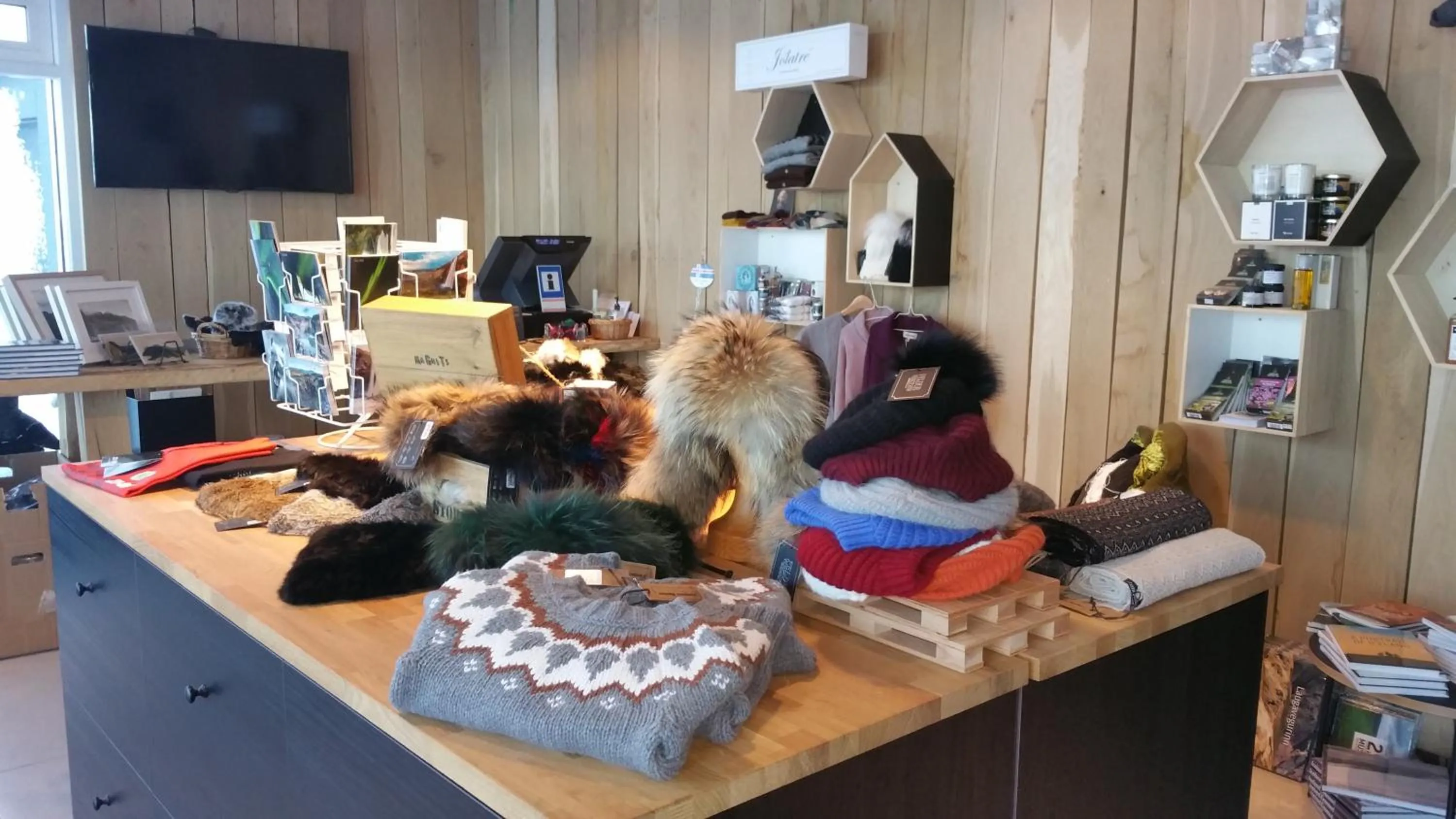 On-site shops in Stracta Hotel