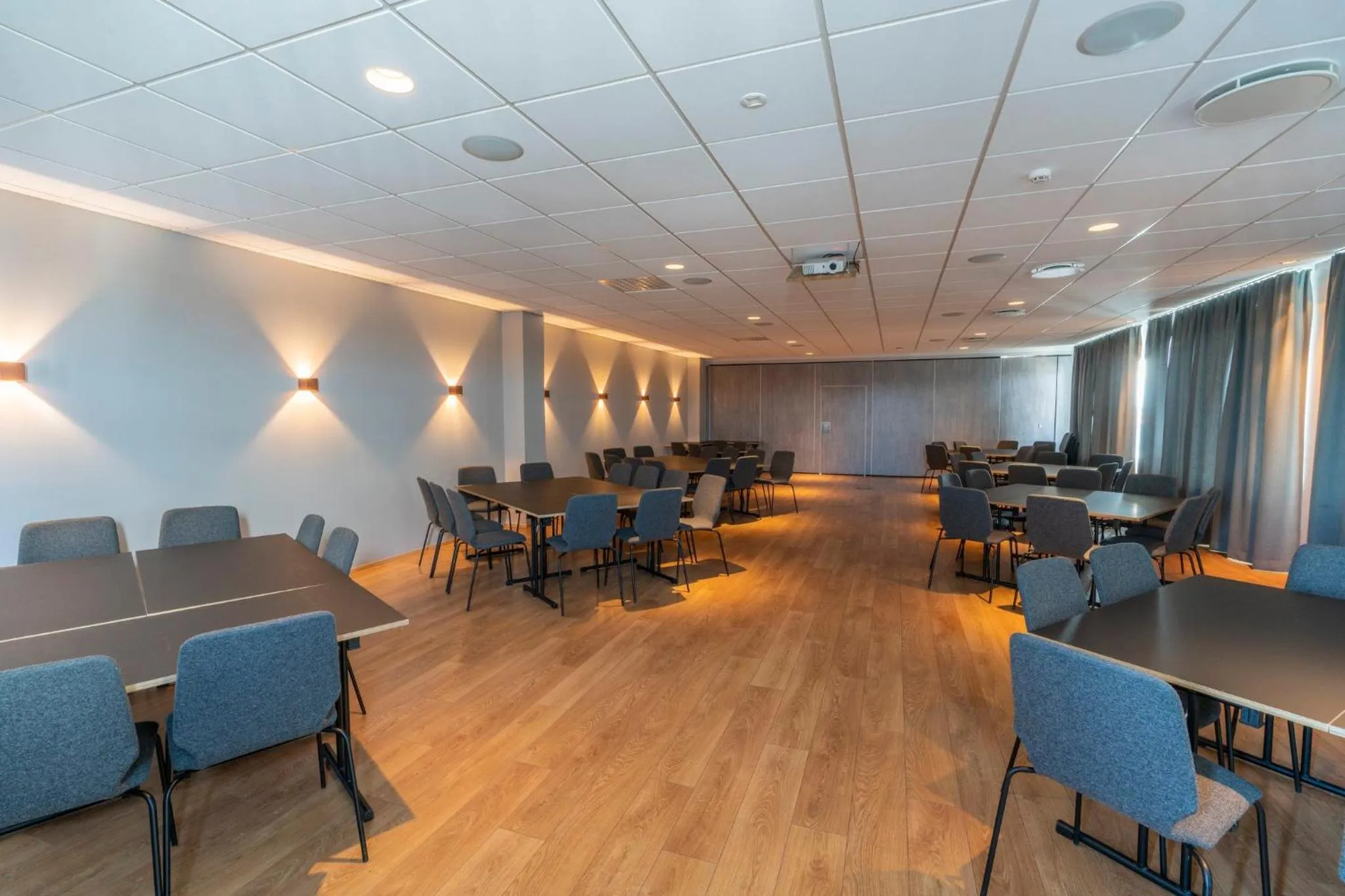 Restaurant/places to eat in Stracta Hotel