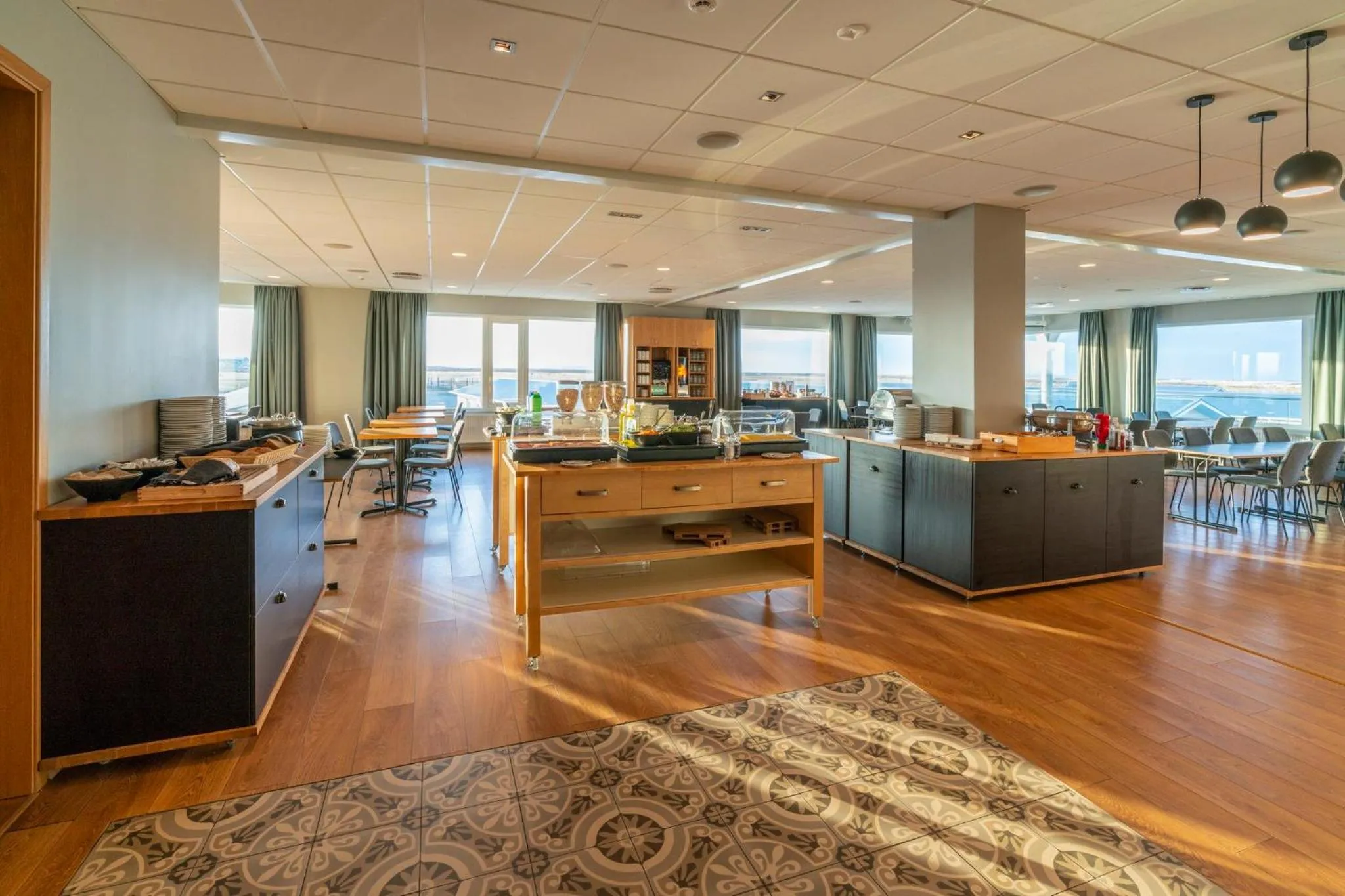 Restaurant/places to eat in Stracta Hotel