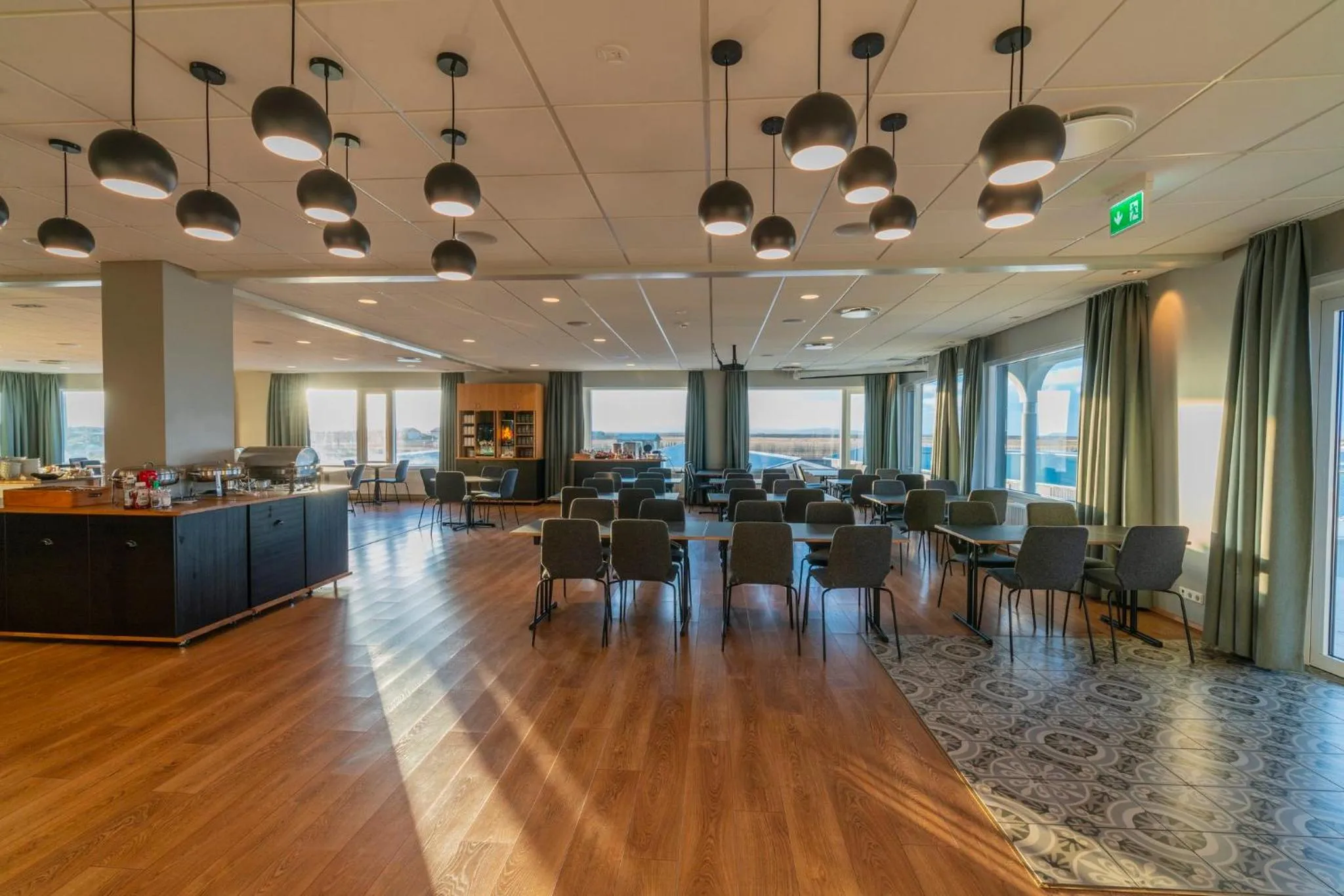 Restaurant/places to eat in Stracta Hotel