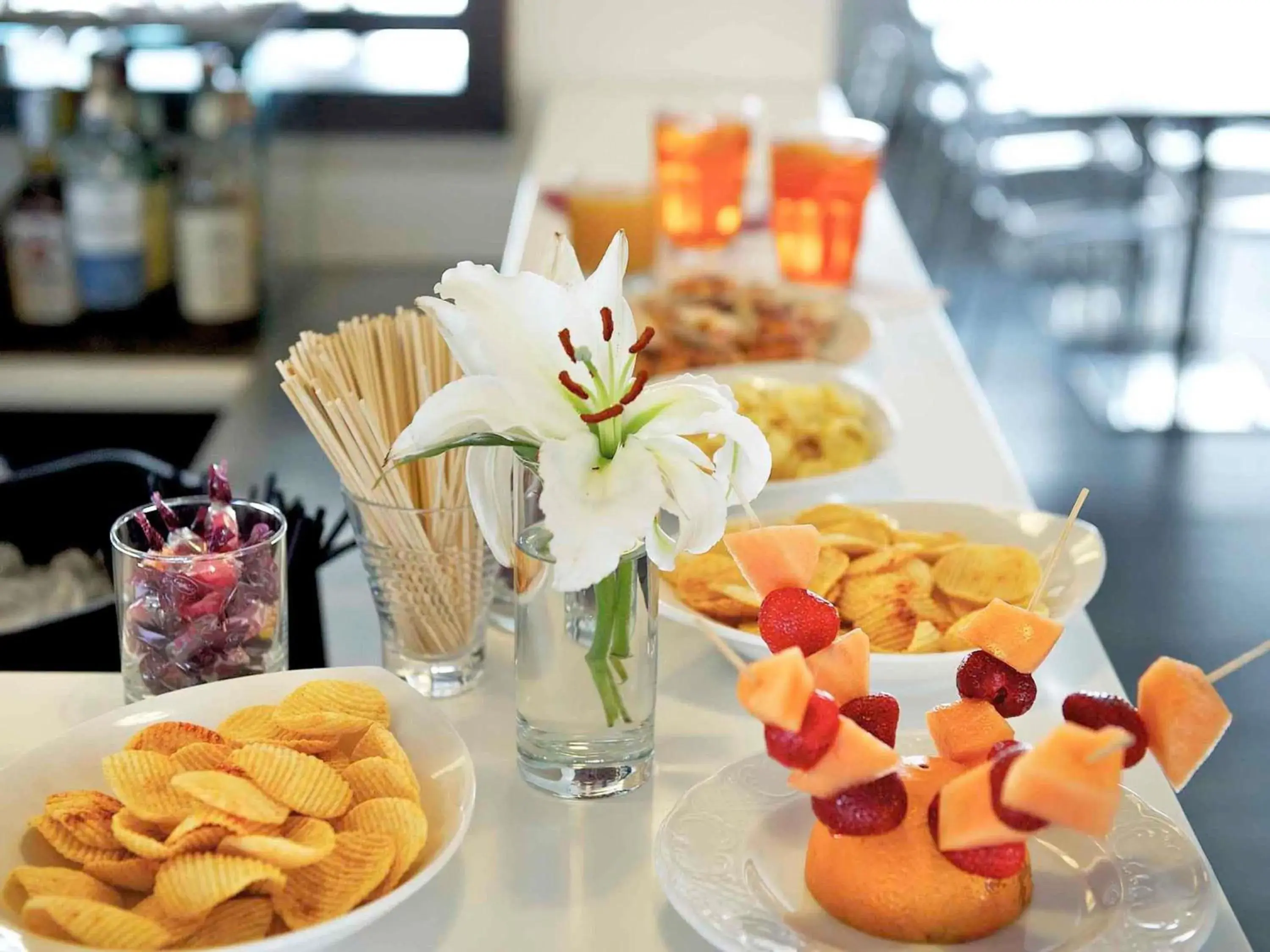 Lounge or bar in Mercure Bergamo Aeroporto Lounge or bar in Mercure Bergamo Aeroporto