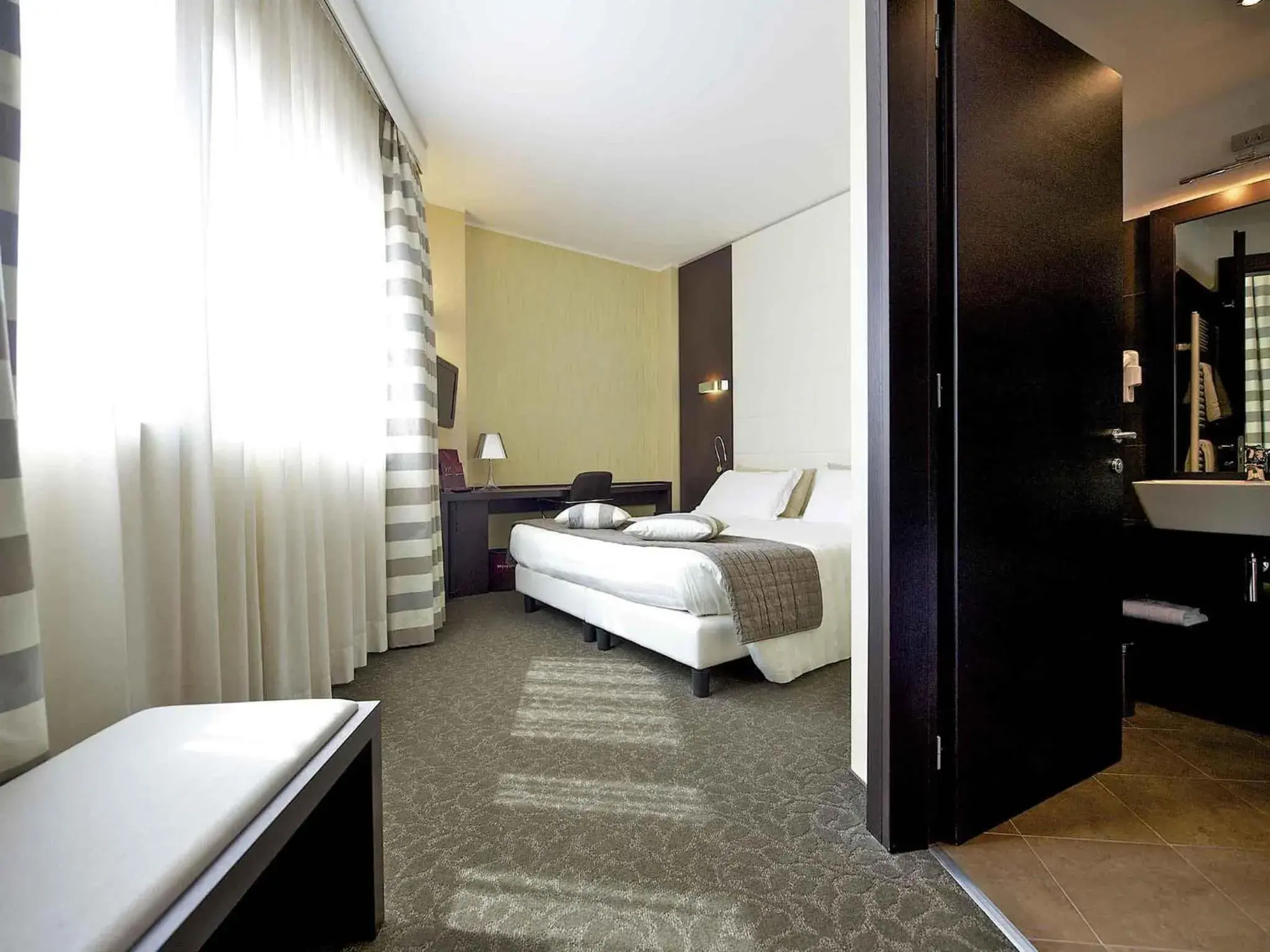 Bedroom, Bed in Mercure Bergamo Aeroporto Bedroom, Bed in Mercure Bergamo Aeroporto