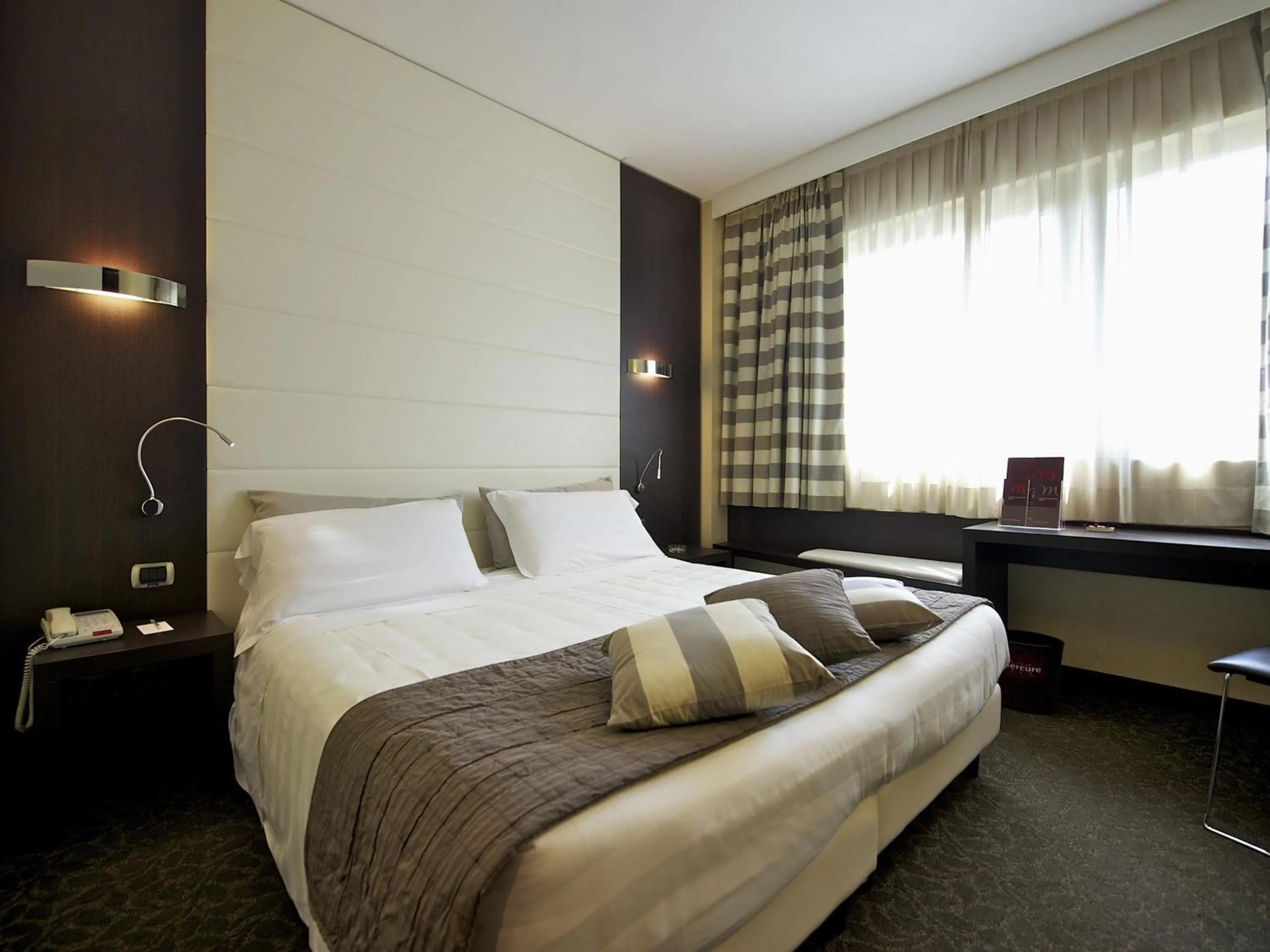 Bedroom, Bed in Mercure Bergamo Aeroporto