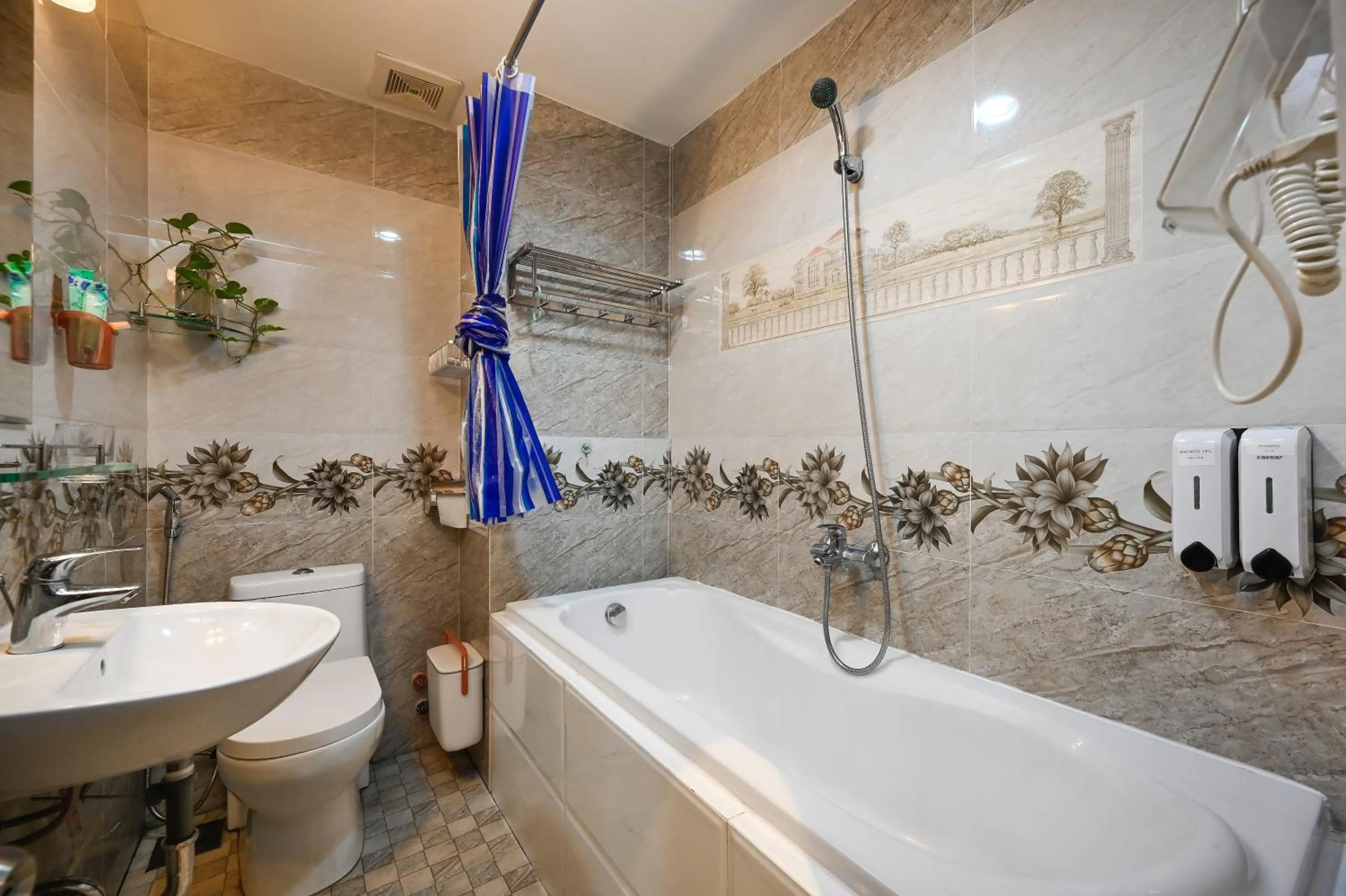 Toilet in Ly Ly Hotel