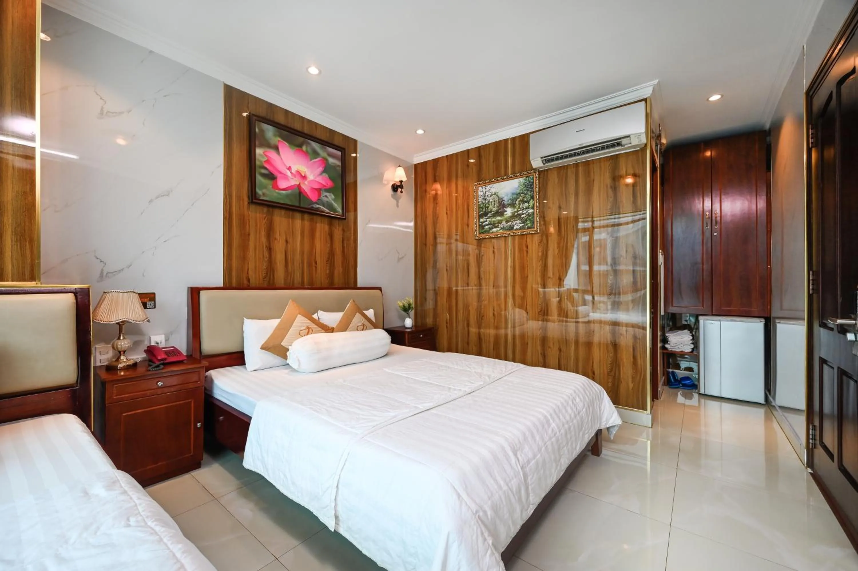 TV and multimedia, Bed in Ly Ly Hotel