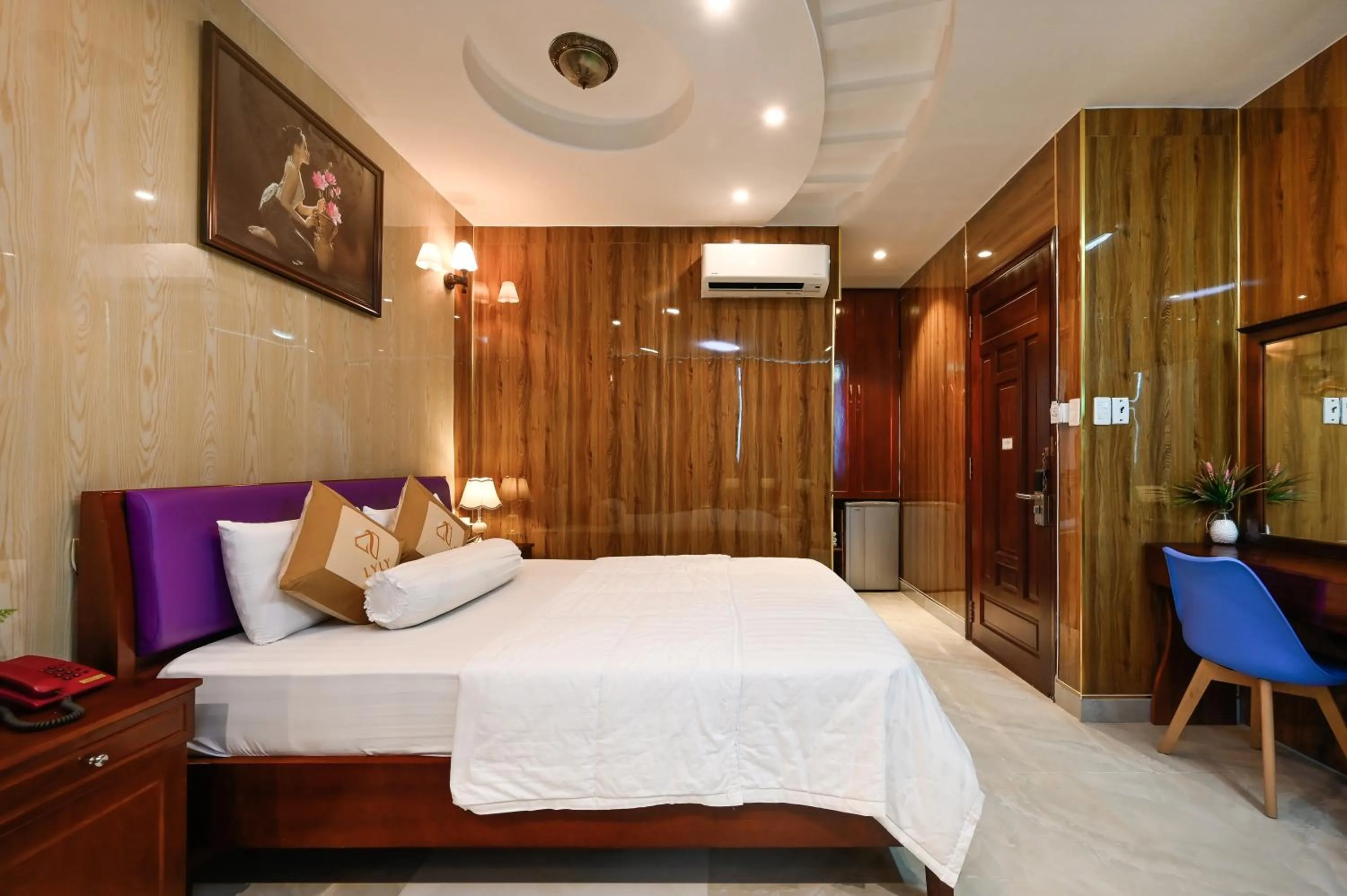 TV and multimedia, Bed in Ly Ly Hotel