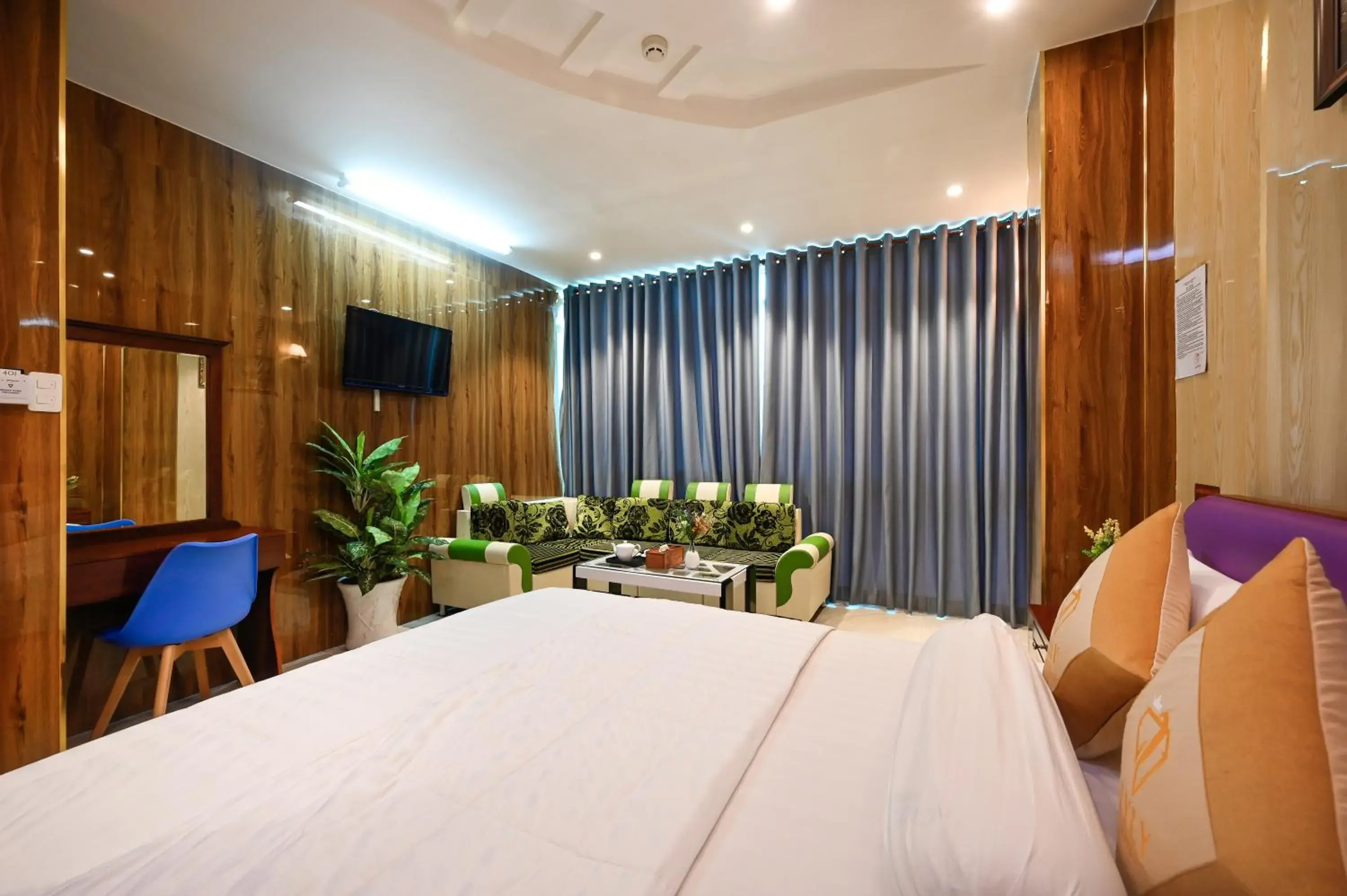 Communal lounge/ TV room, Bed in Ly Ly Hotel Communal lounge/ TV room, Bed in Ly Ly Hotel