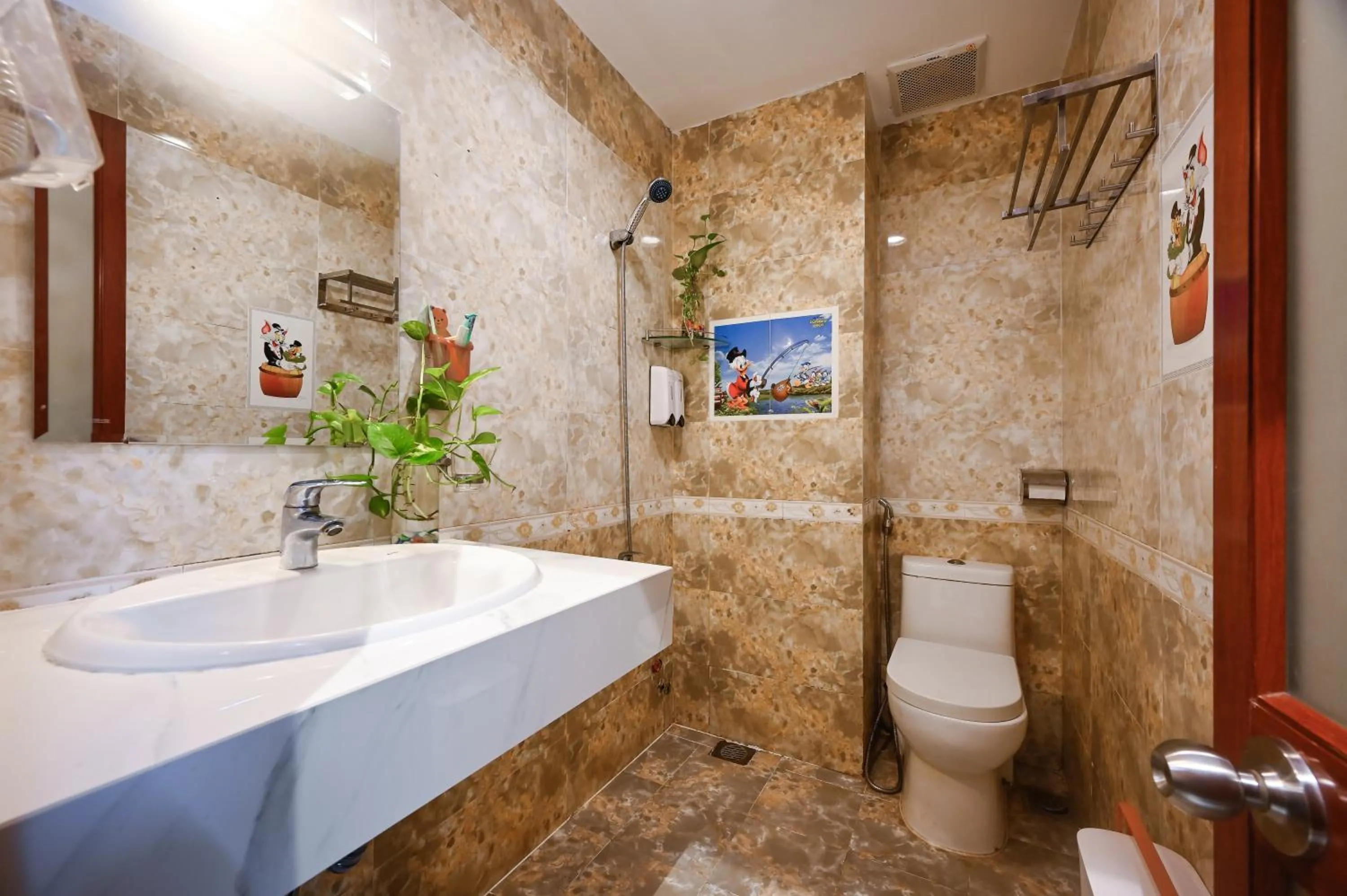 Shower in Ly Ly Hotel