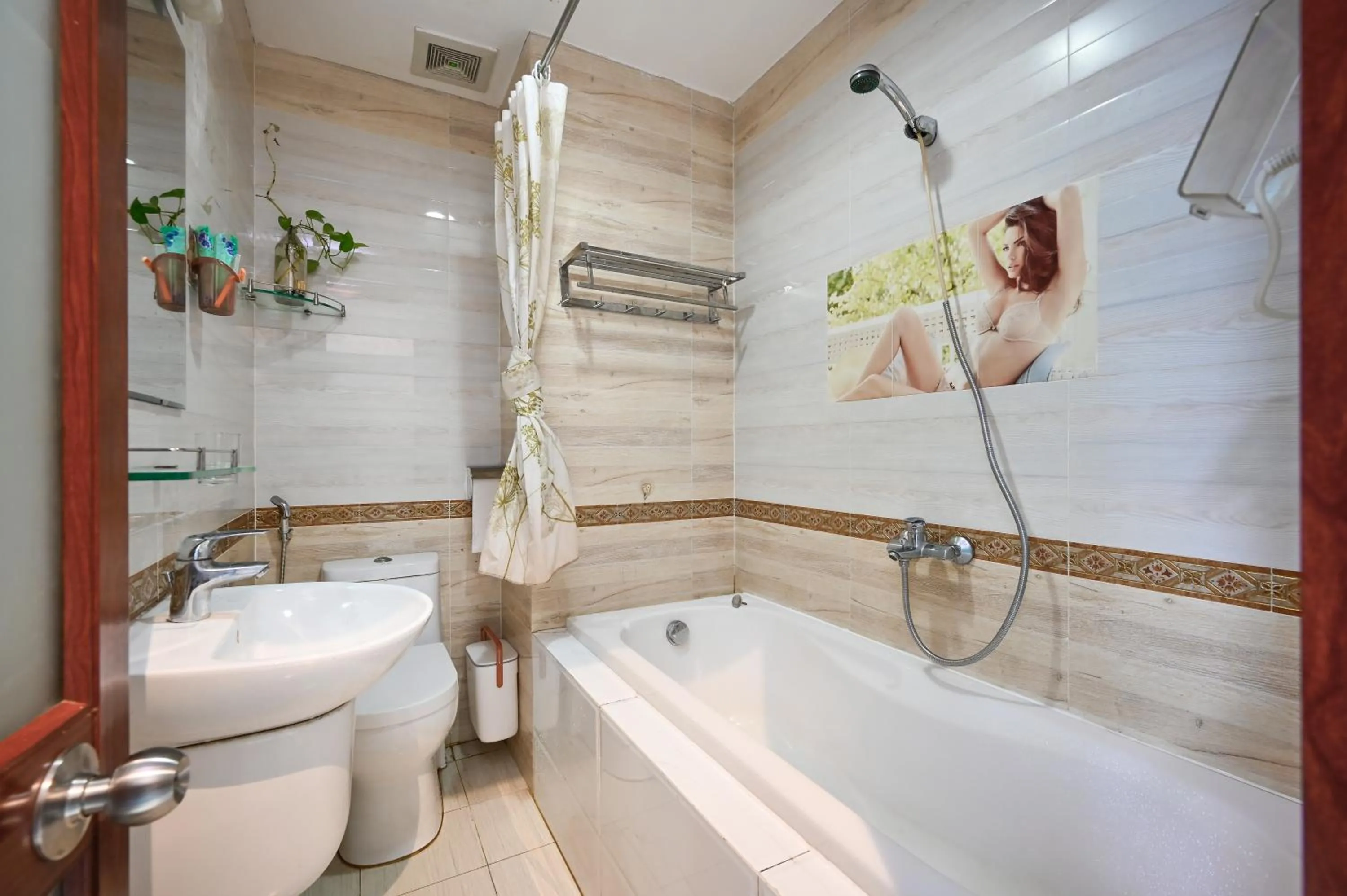 Shower in Ly Ly Hotel