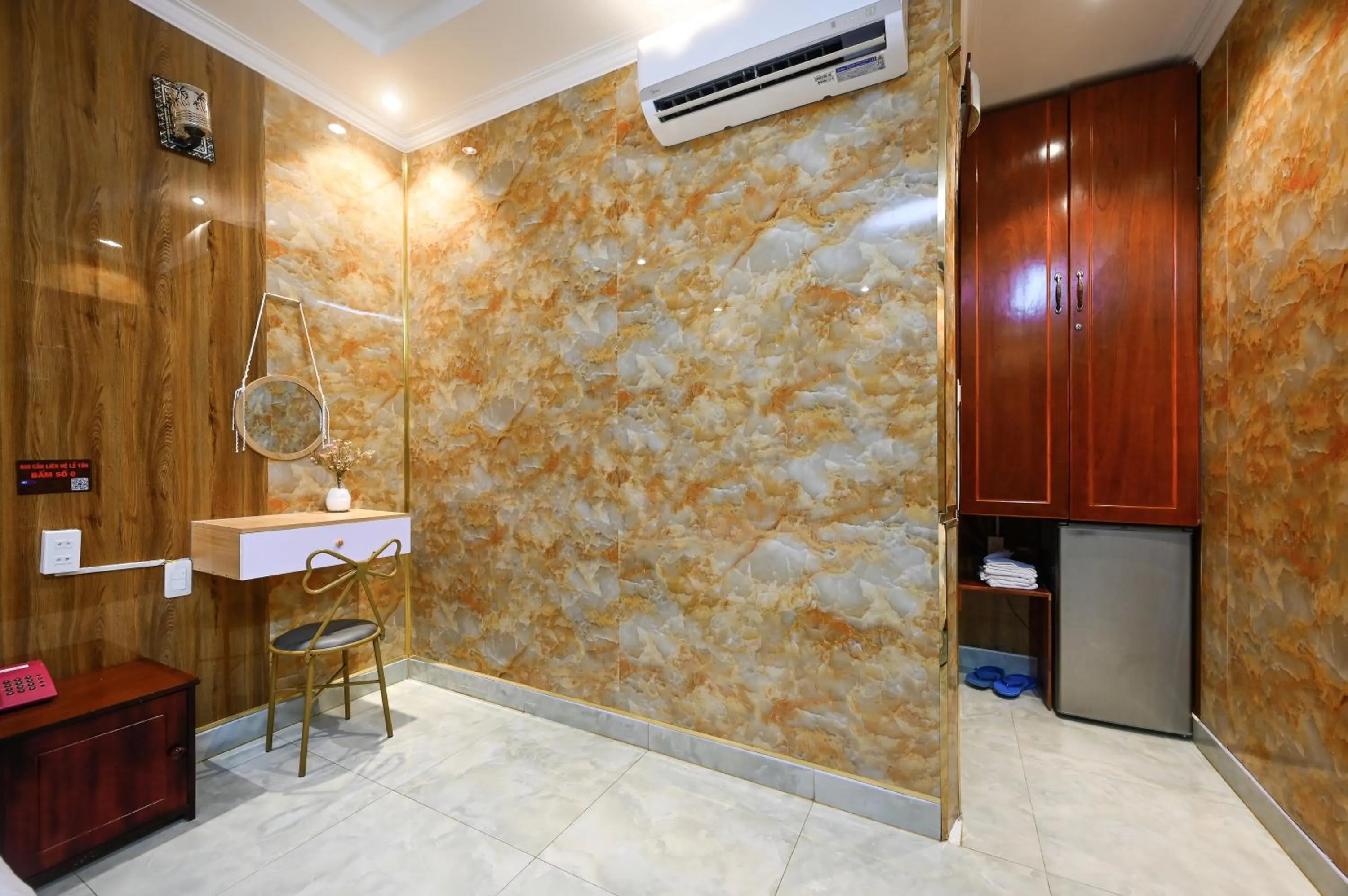 wardrobe in Ly Ly Hotel