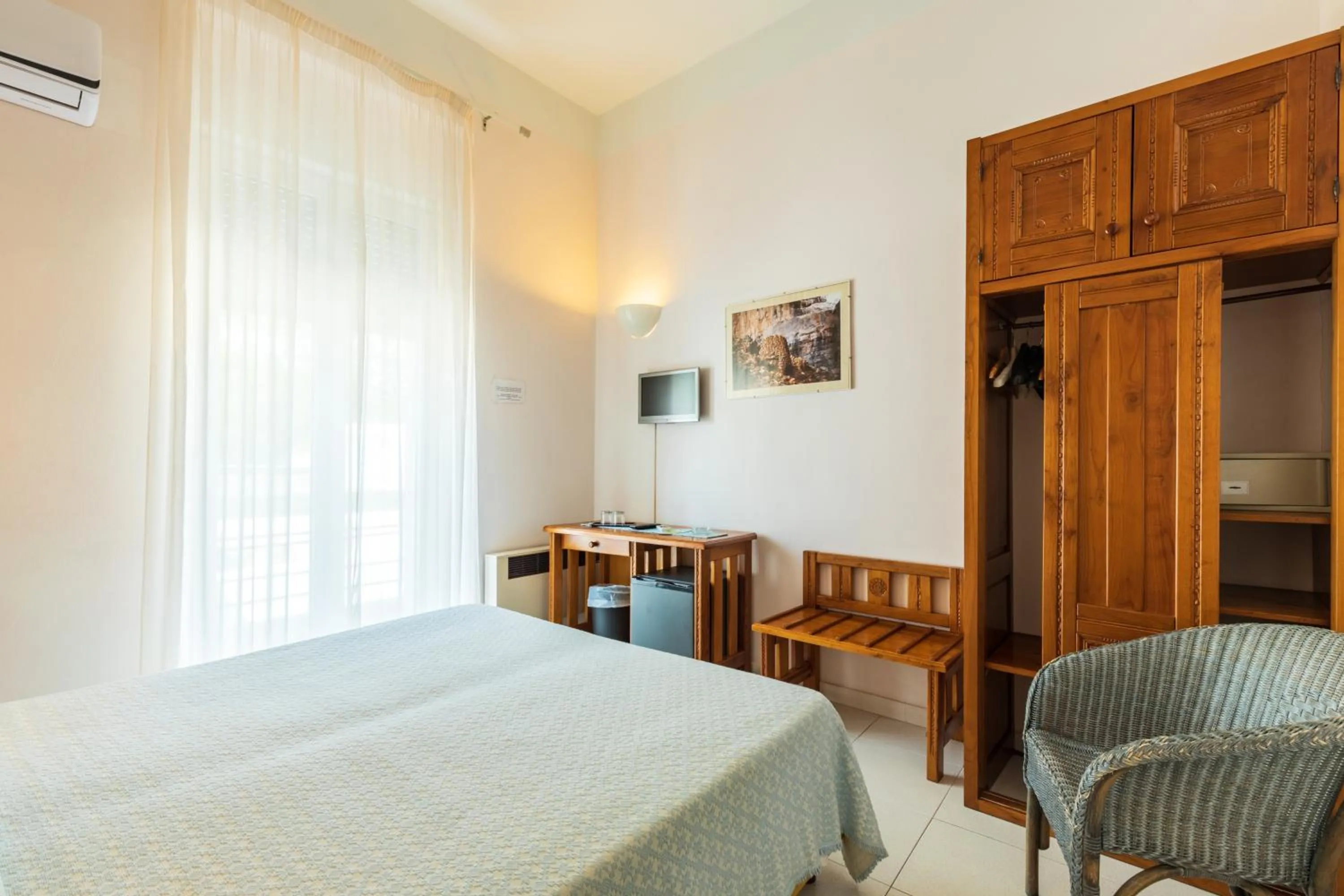 Photo of the whole room in Albergo Miramare