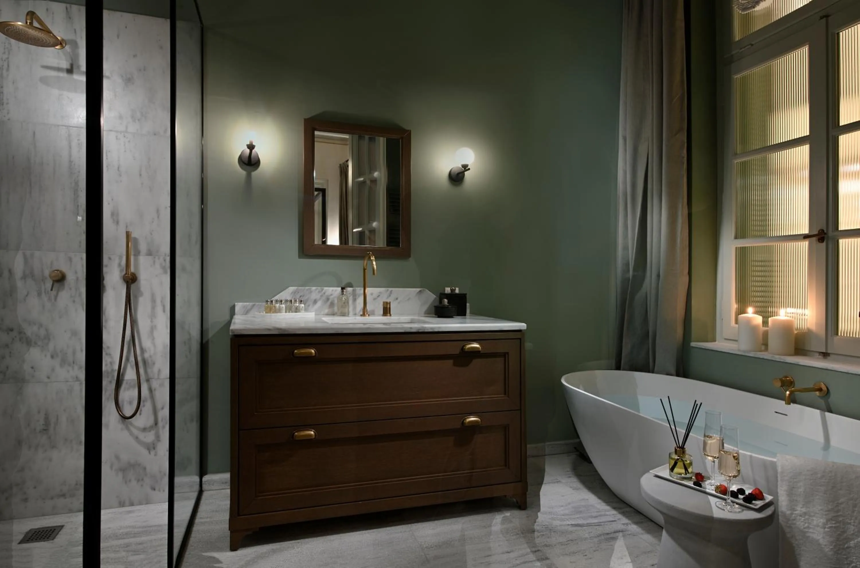 Bath in ATHINAIDOS QUARTERS by K&K