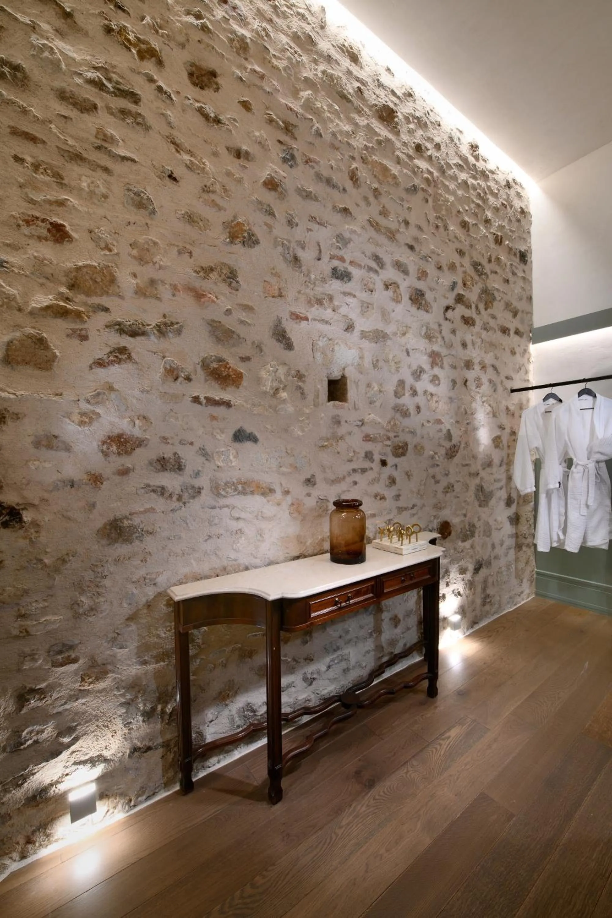 Decorative detail in ATHINAIDOS QUARTERS by K&K