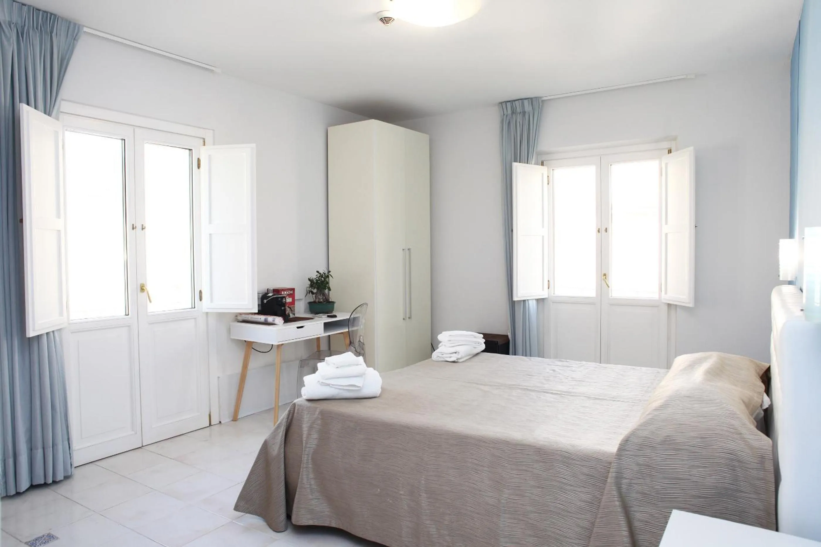 Photo of the whole room, Bed in Albergo Russo