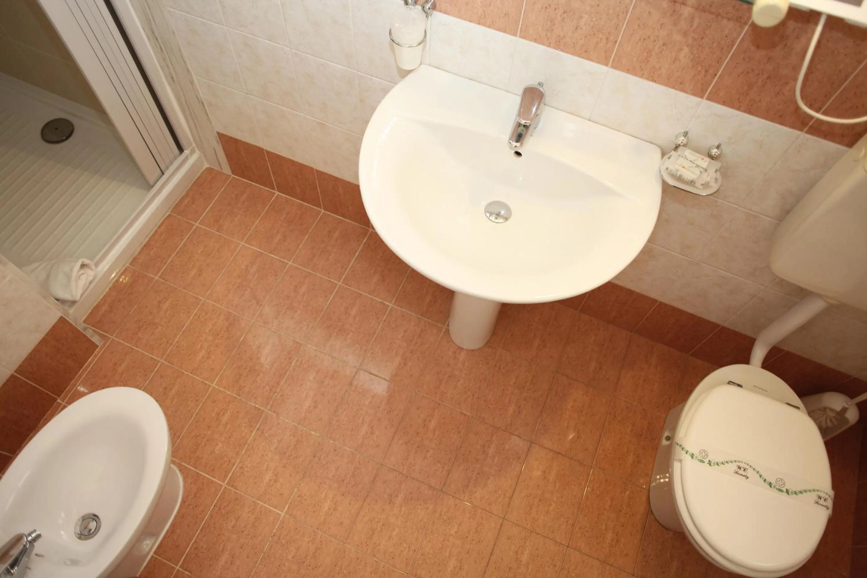Shower in Albergo Russo