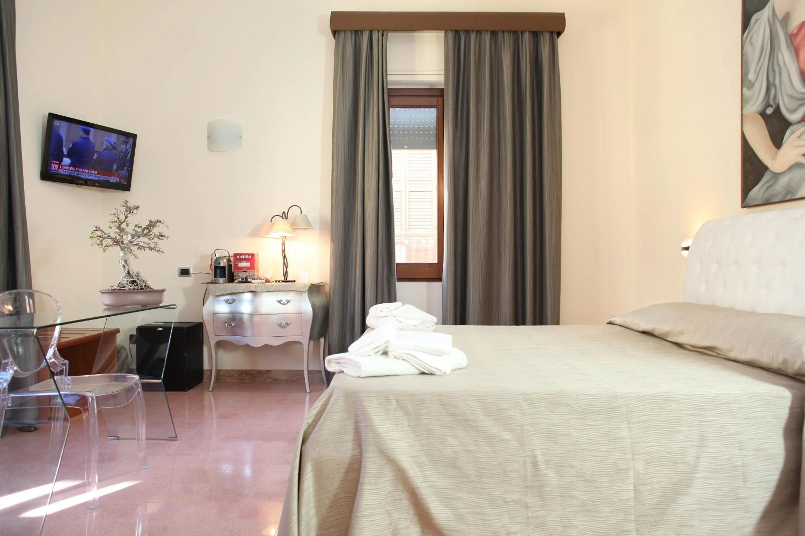 Photo of the whole room, Bed in Albergo Russo