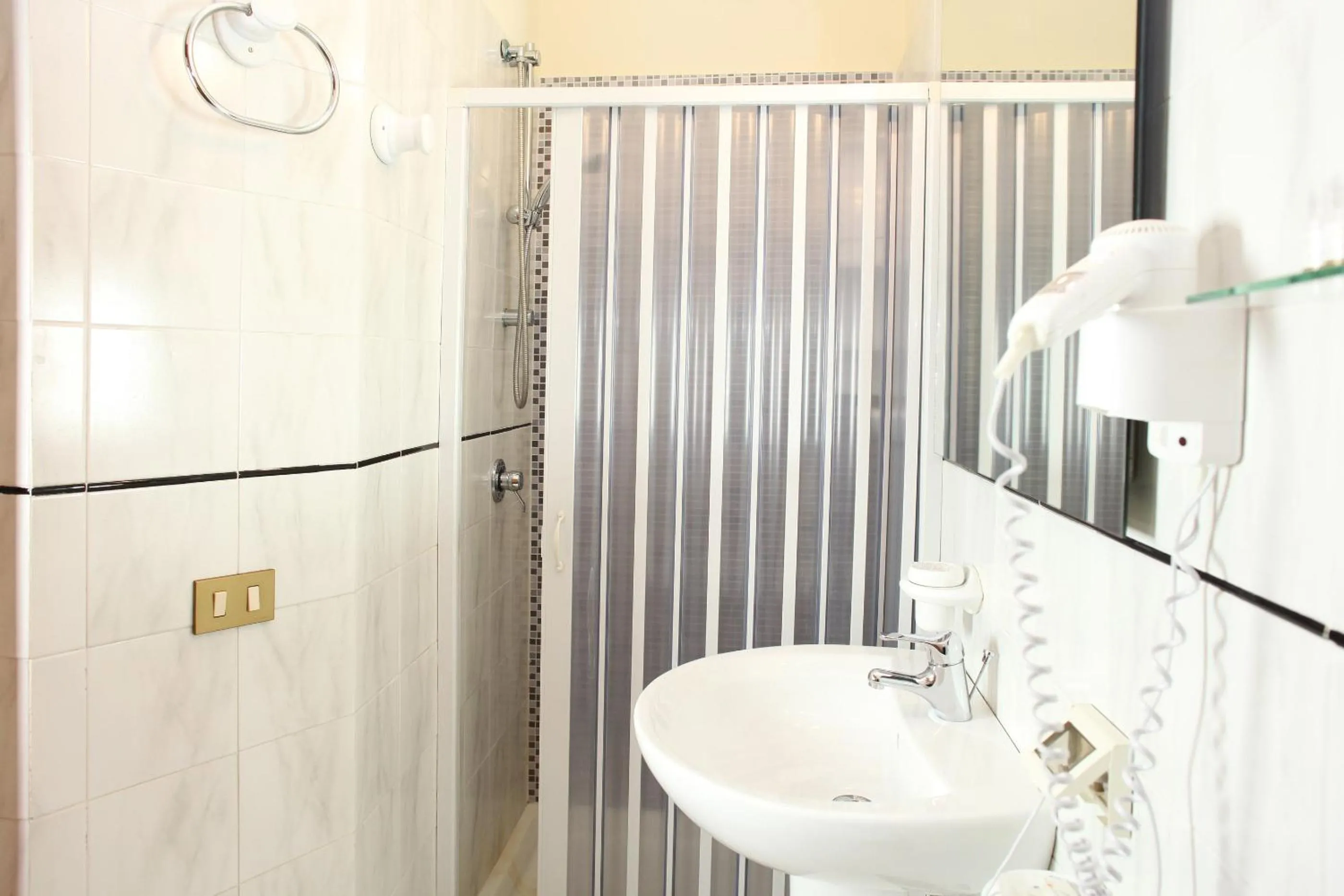 Shower in Albergo Russo