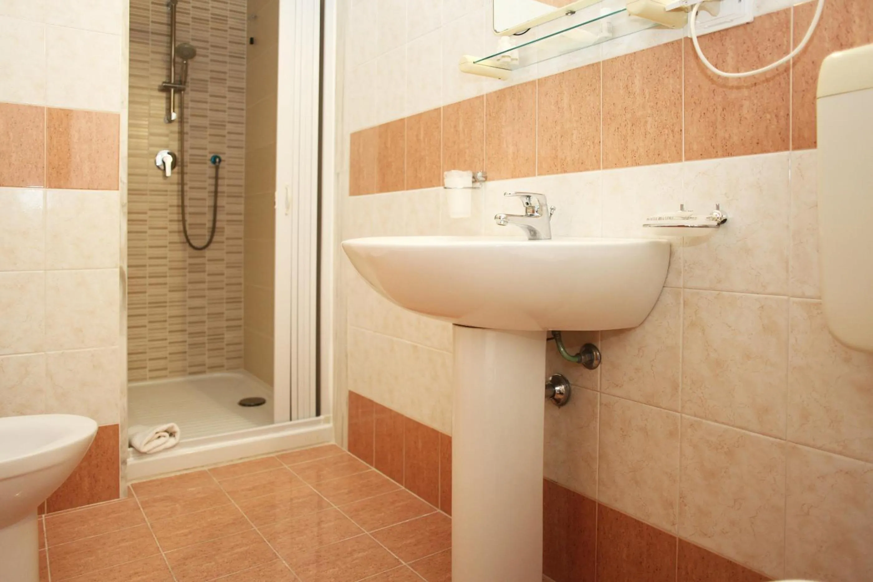 Shower in Albergo Russo
