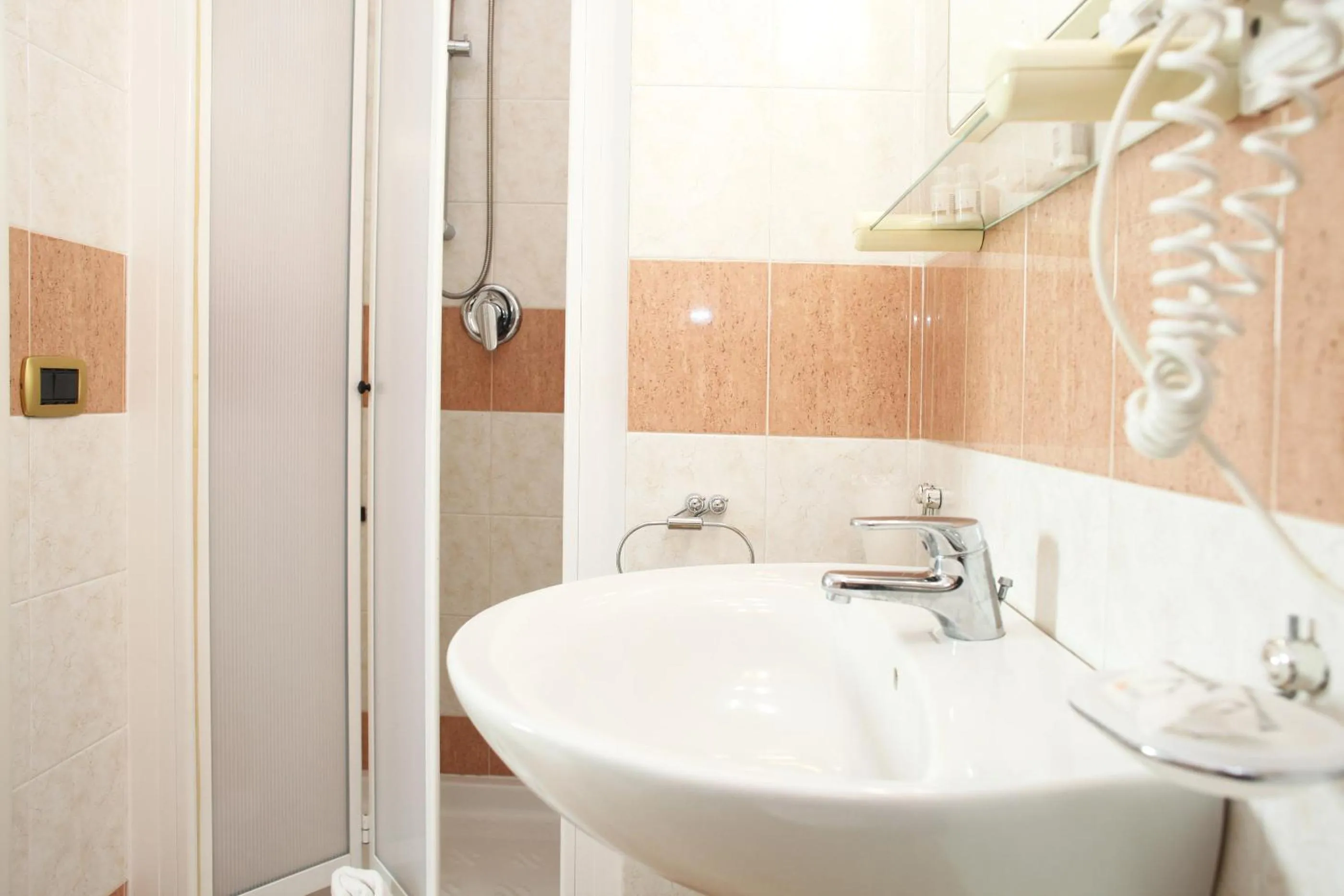 Shower in Albergo Russo