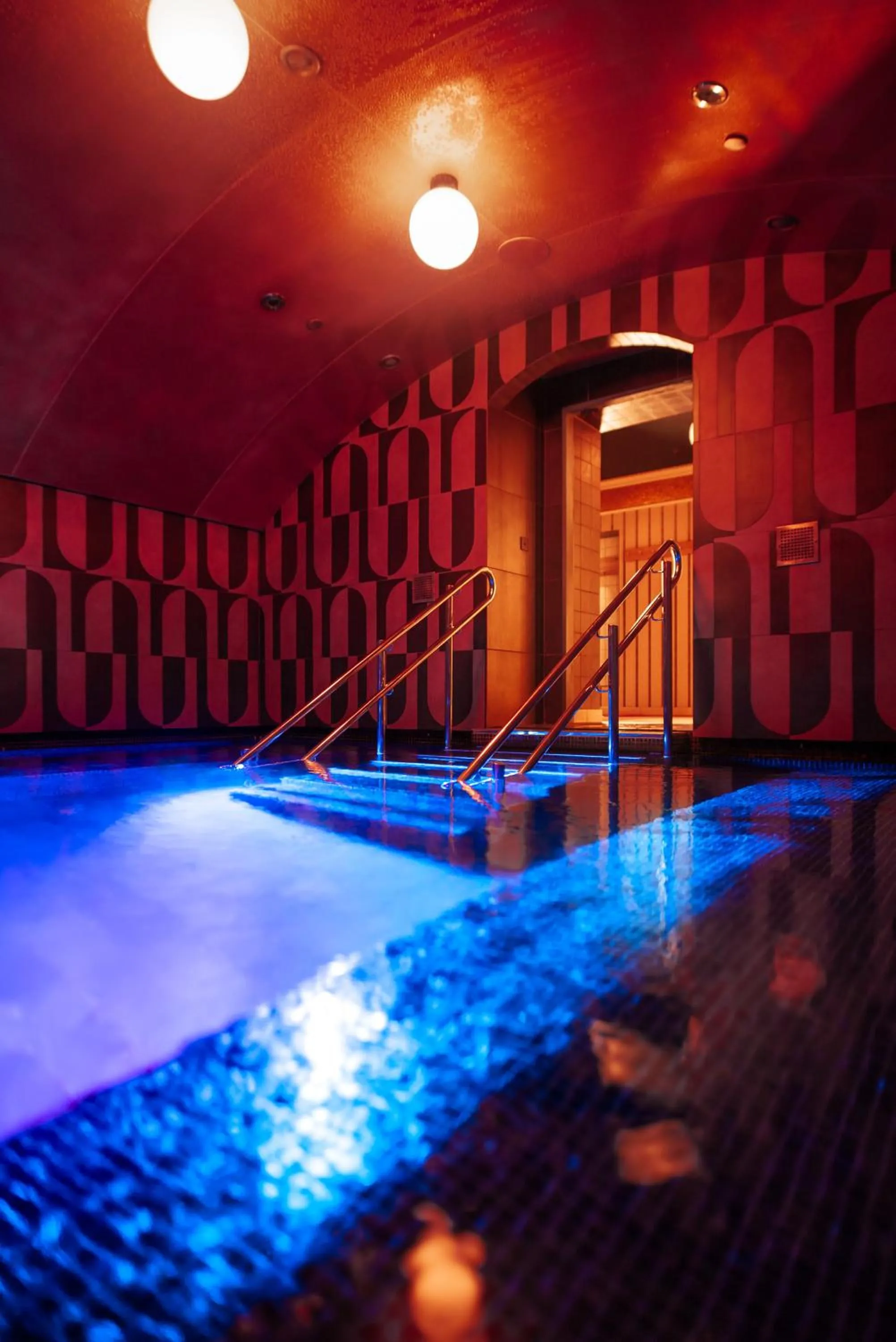 Swimming pool in The Well