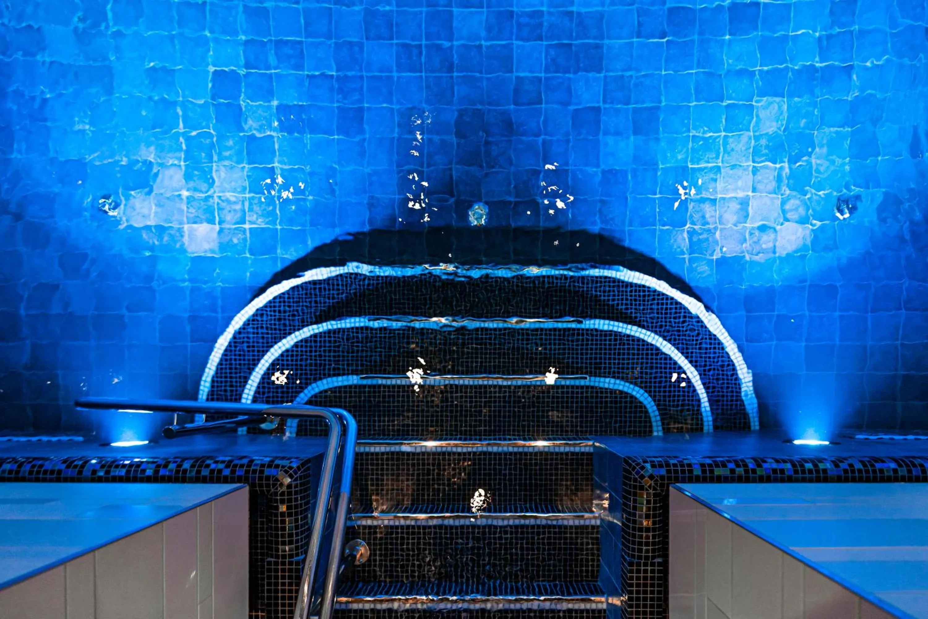 Swimming pool in The Well