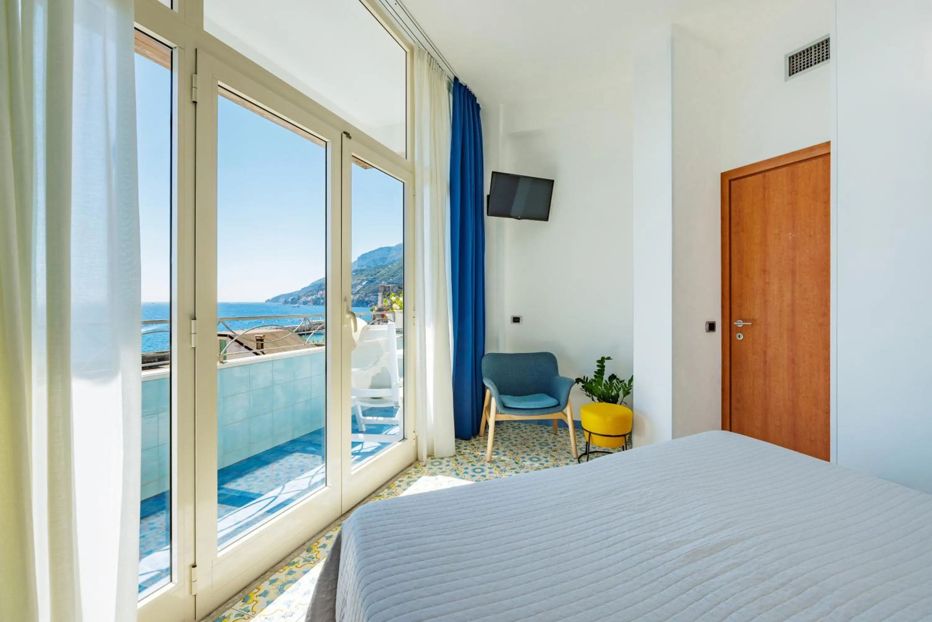 View (from property/room), Bed in Residence Panoramic