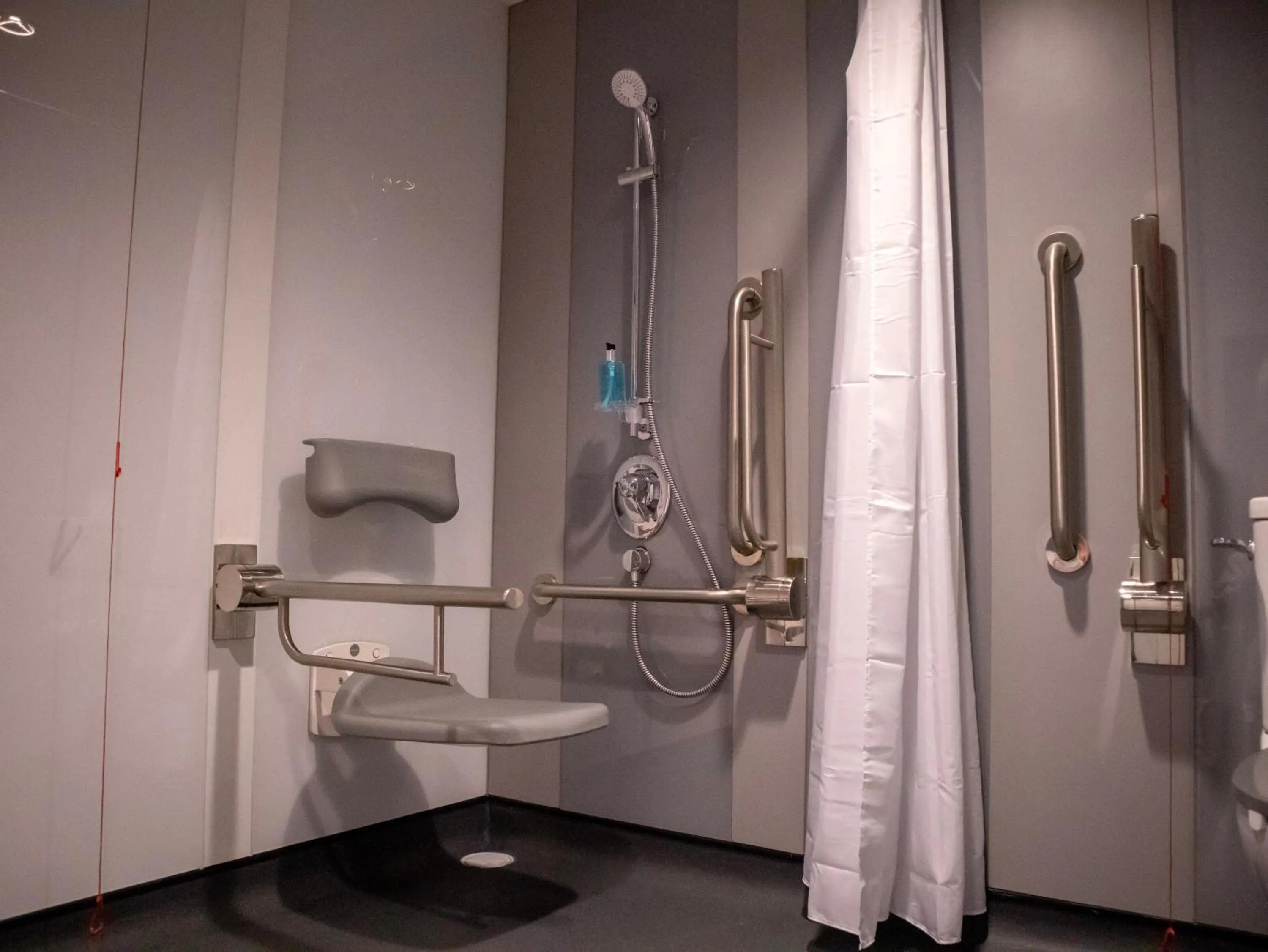 Shower in easyHotel Dublin