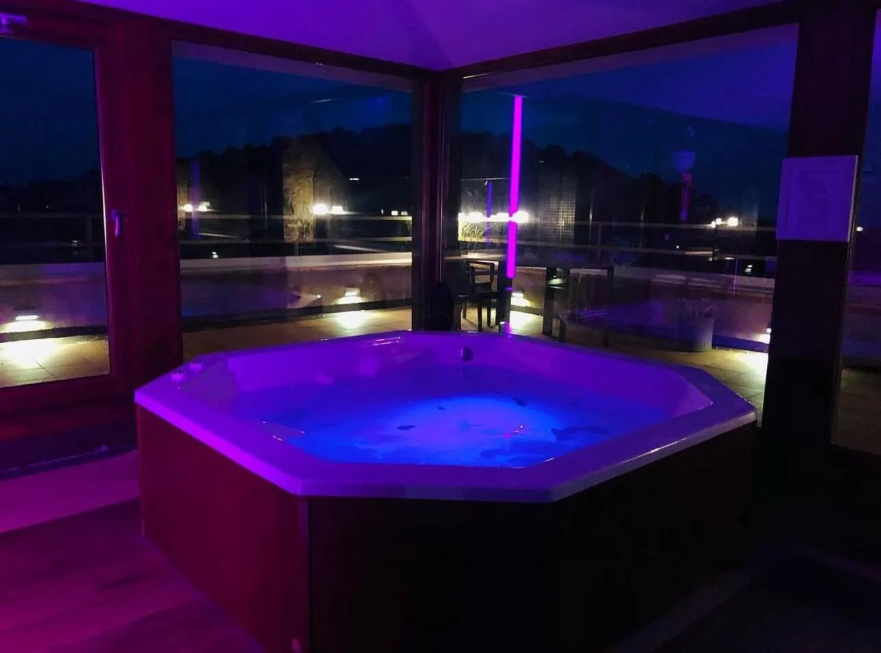Hot Tub in Hotel Boutique Abadia del Maestrat