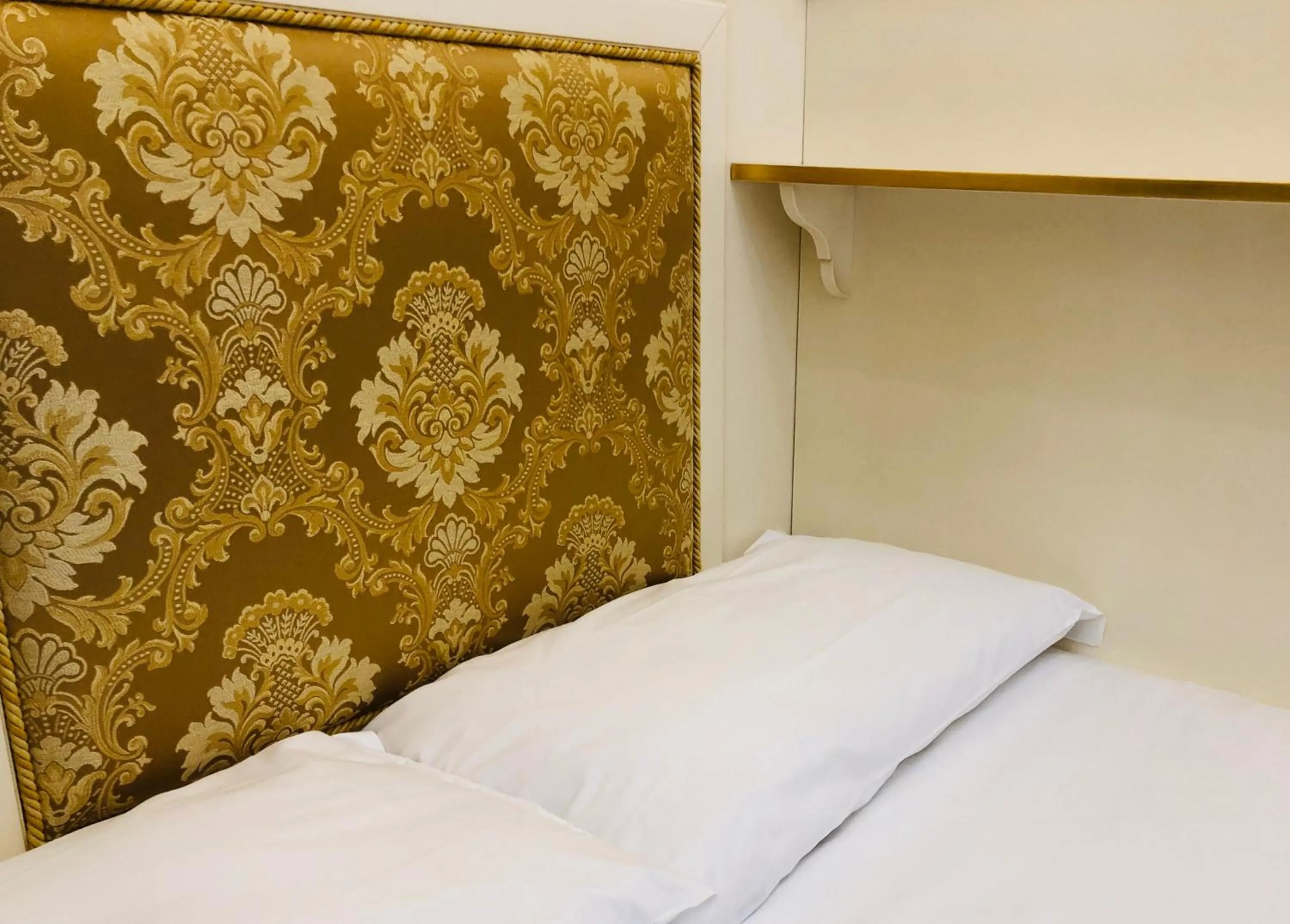 Bed in San Lio Tourist House