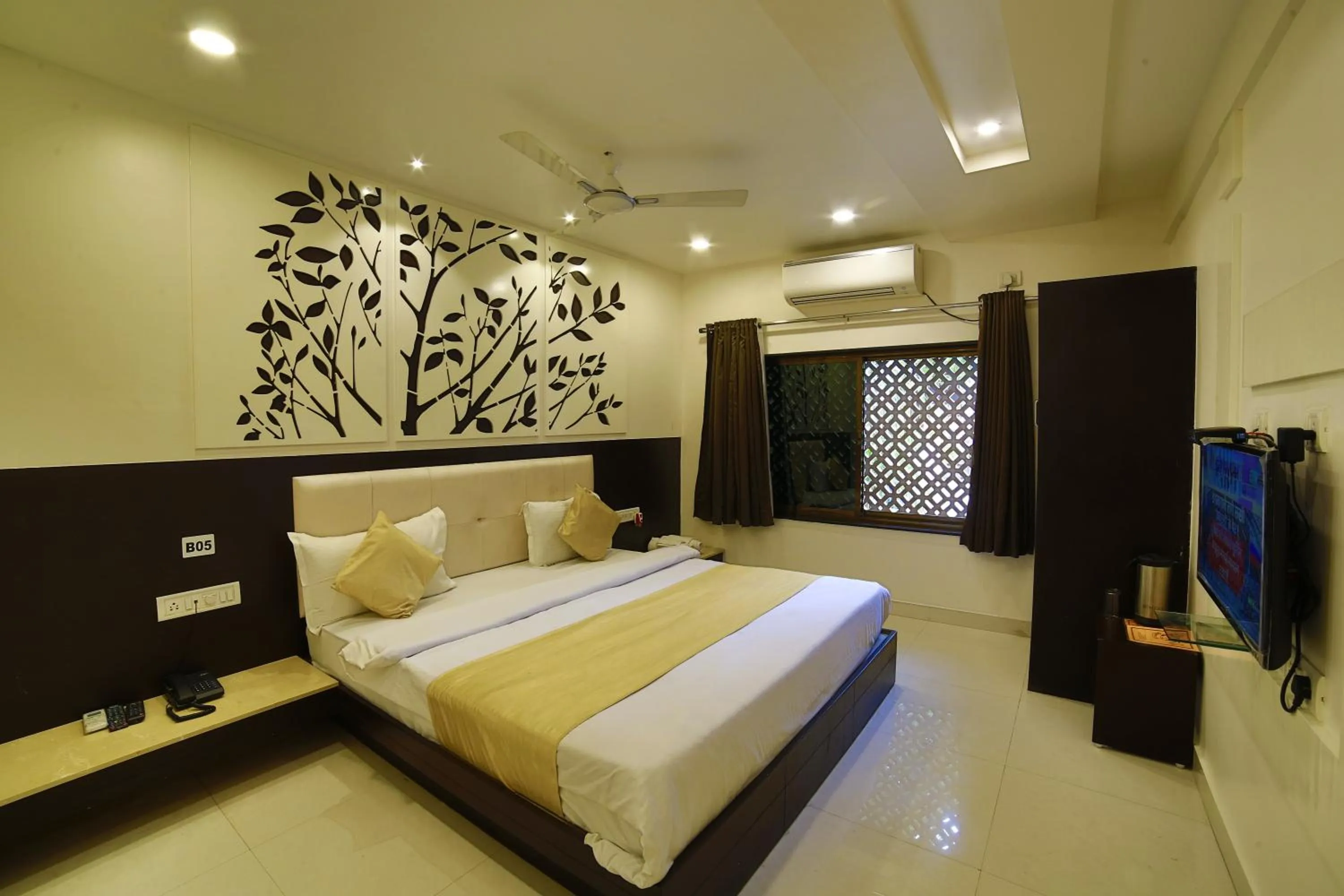 Bed in Hotel Shiv Villa